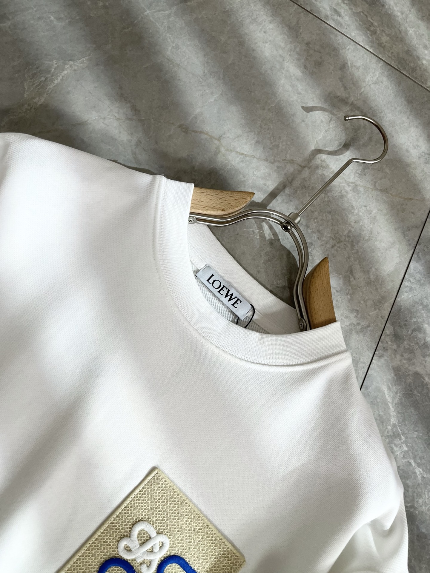 LOE*WE罗*威 2025秋冬男女同款👫长袖卫衣，意大利原厂订单渠道，极具个性高级潮风，标志logo刺