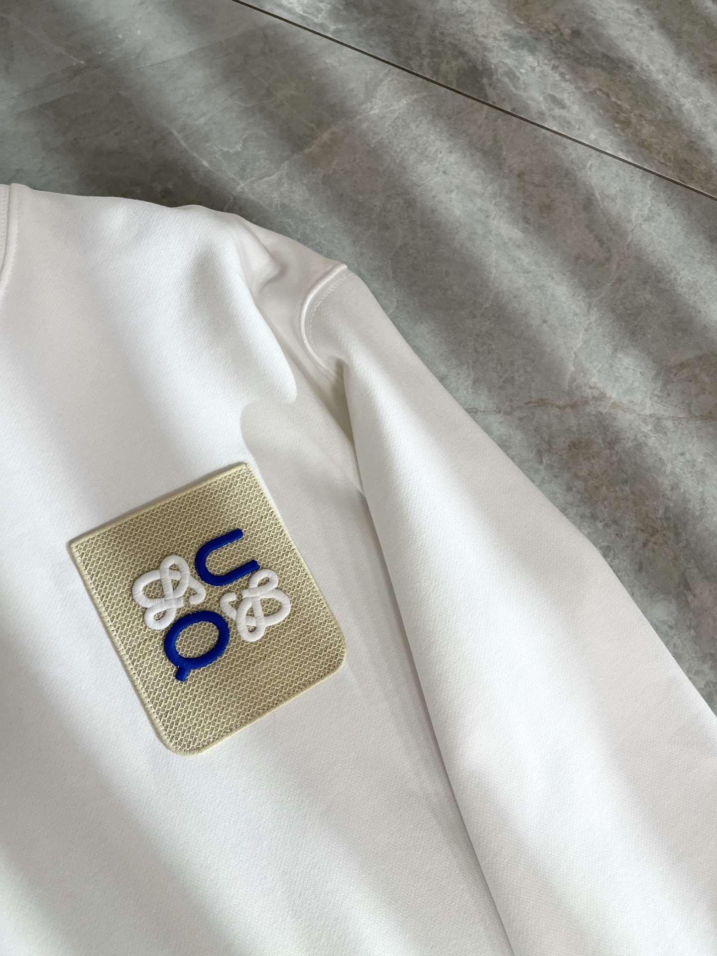 LOE*WE罗*威 2025秋冬男女同款👫长袖卫衣，意大利原厂订单渠道，极具个性高级潮风，标志logo刺