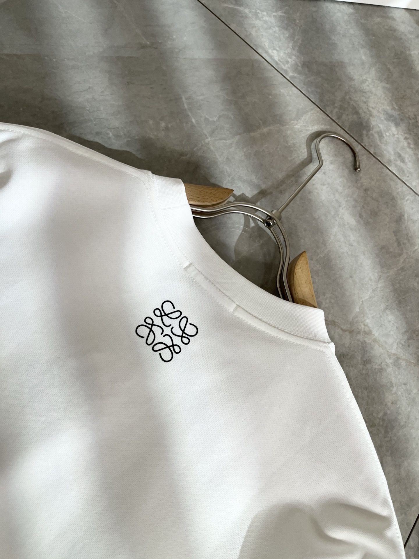 LOE*WE罗*威 2025秋冬男女同款👫长袖卫衣，意大利原厂订单渠道，极具个性高级潮风，标志logo刺