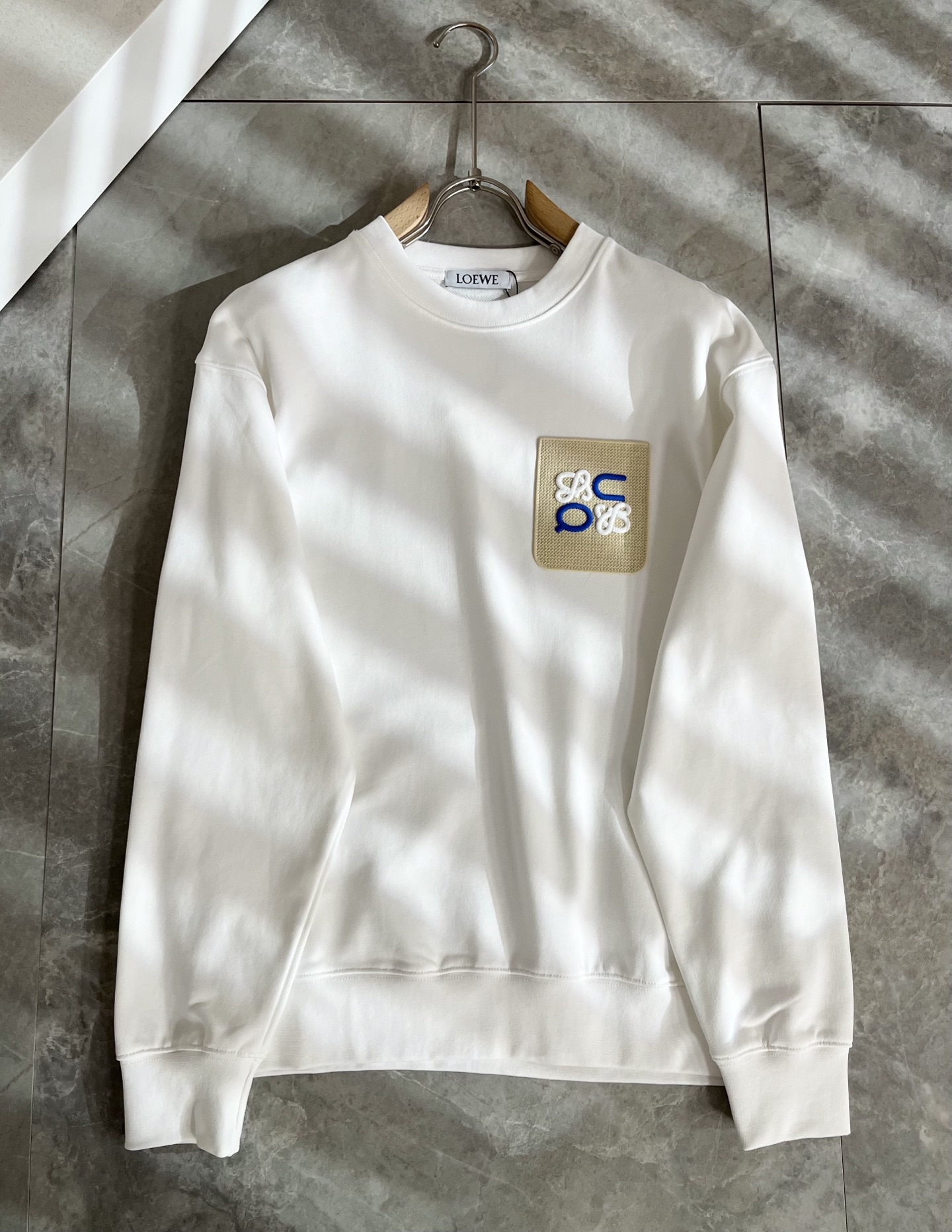 LOE*WE罗*威 2025秋冬男女同款👫长袖卫衣，意大利原厂订单渠道，极具个性高级潮风，标志logo刺