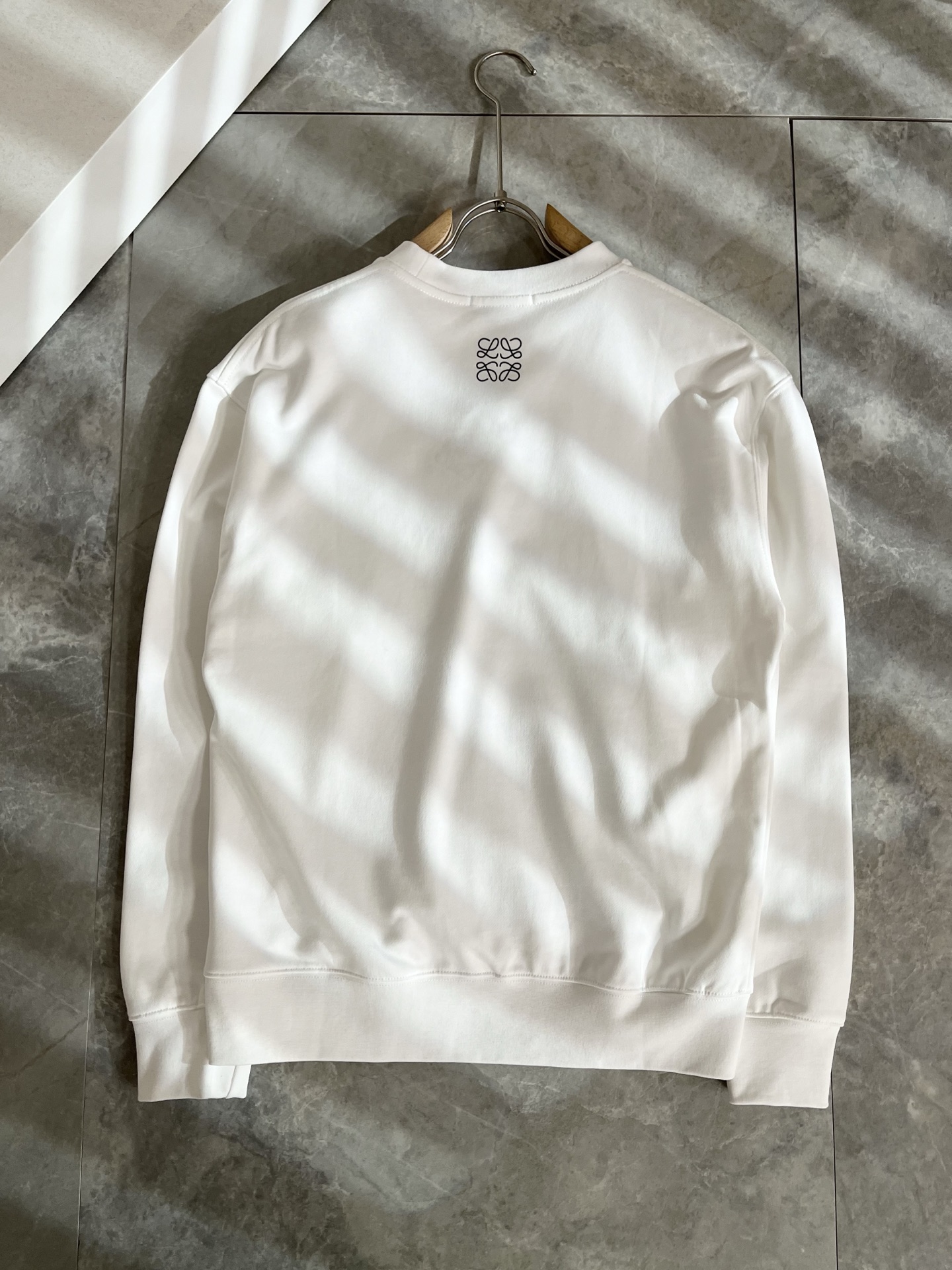 LOE*WE罗*威 2025秋冬男女同款👫长袖卫衣，意大利原厂订单渠道，极具个性高级潮风，标志logo刺