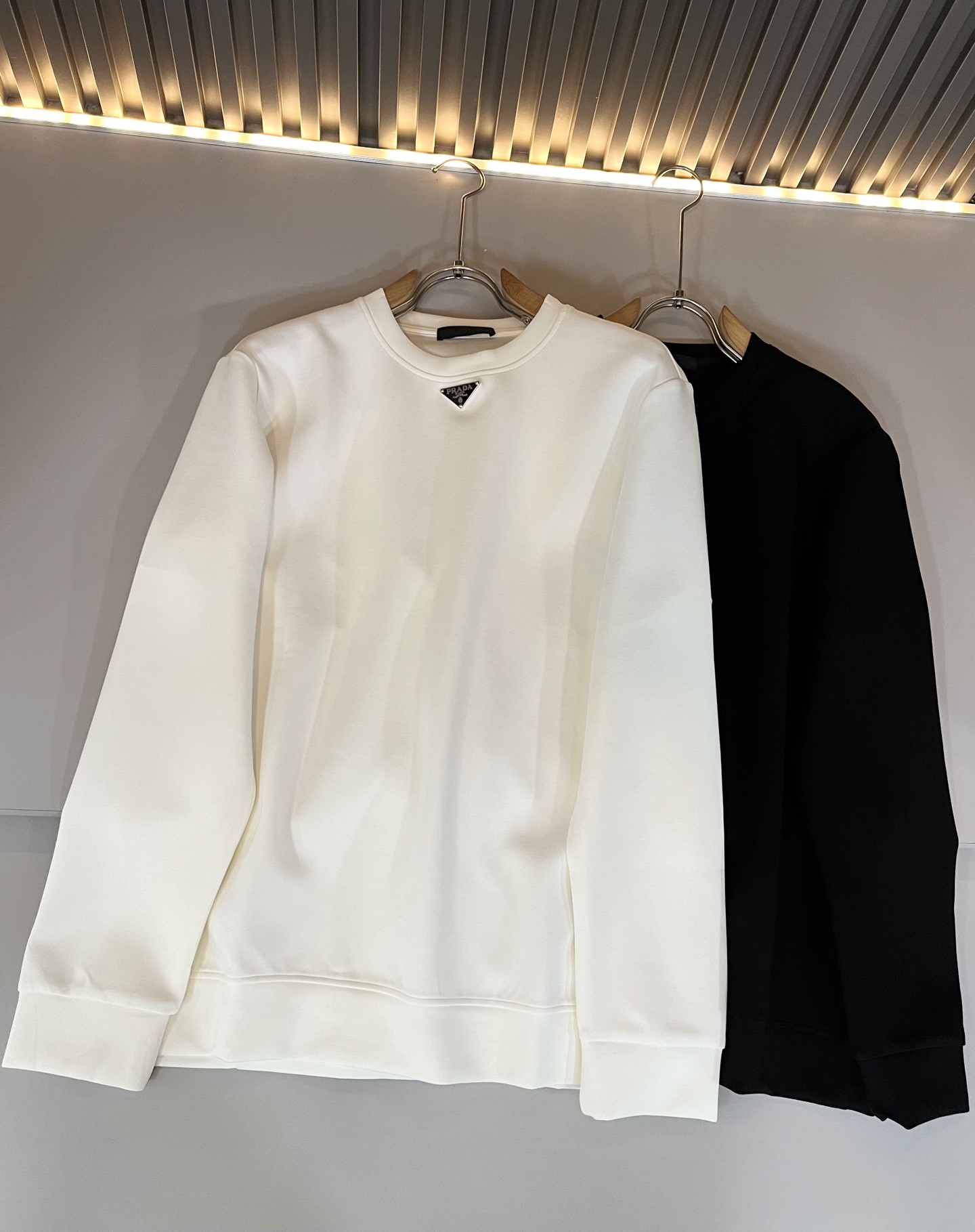 【⚠️最大穿240斤】 PRAD*A普*达2025秋冬新款男女同款👫卫衣，最新款全网独家首上！！~既经典