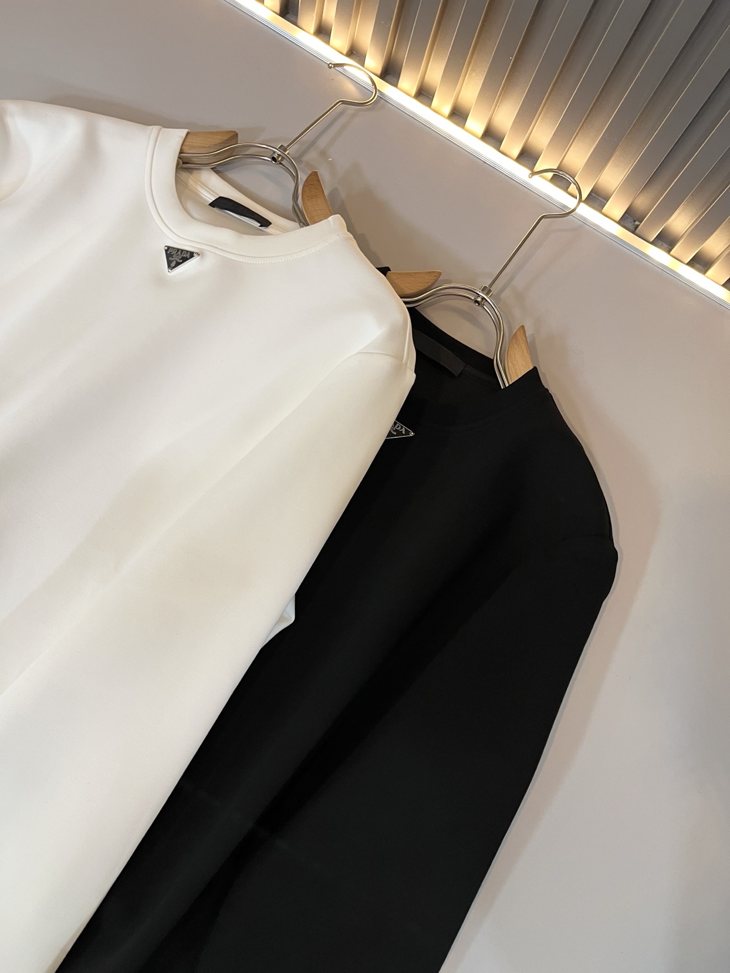 【⚠️最大穿240斤】 PRAD*A普*达2025秋冬新款男女同款👫卫衣，最新款全网独家首上！！~既经典