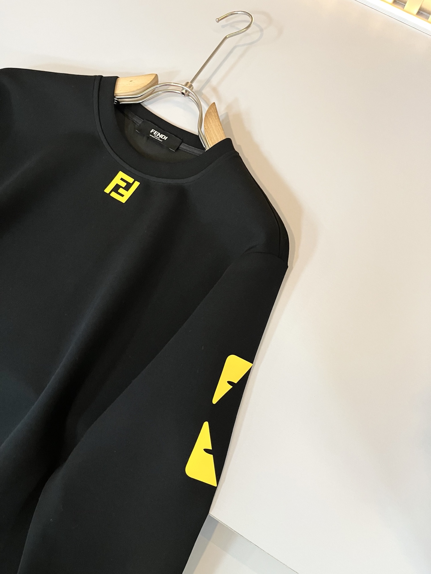 【⚠️最大穿240斤】 FEN*I 芬*迪2025秋冬新款FD家族男女同款卫衣，男女同款👫百搭。意大利原