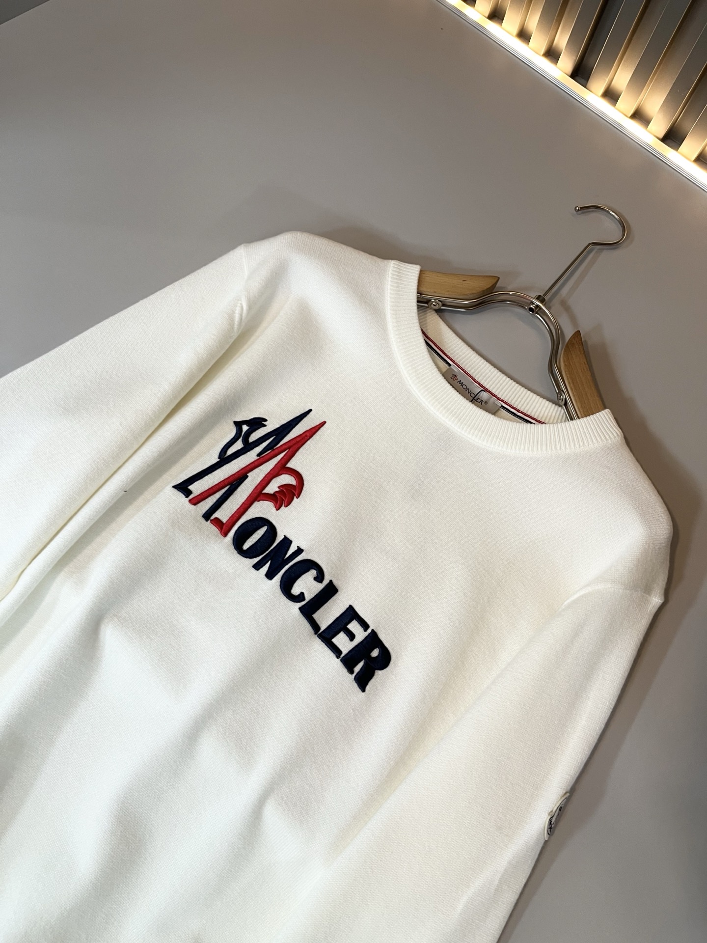 Moncl*r蒙*口 2025秋冬男女同款情侣款👫最新的贸易订单针织羊毛衫，全品相！！网红款！工艺采用针