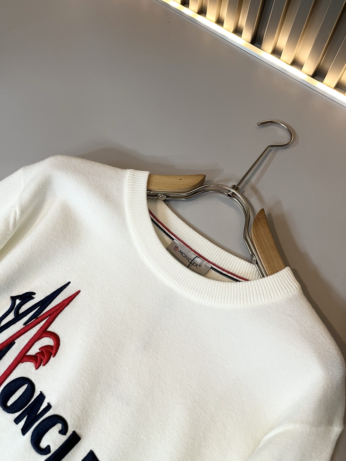 Moncl*r蒙*口 2025秋冬男女同款情侣款👫最新的贸易订单针织羊毛衫，全品相！！网红款！工艺采用针