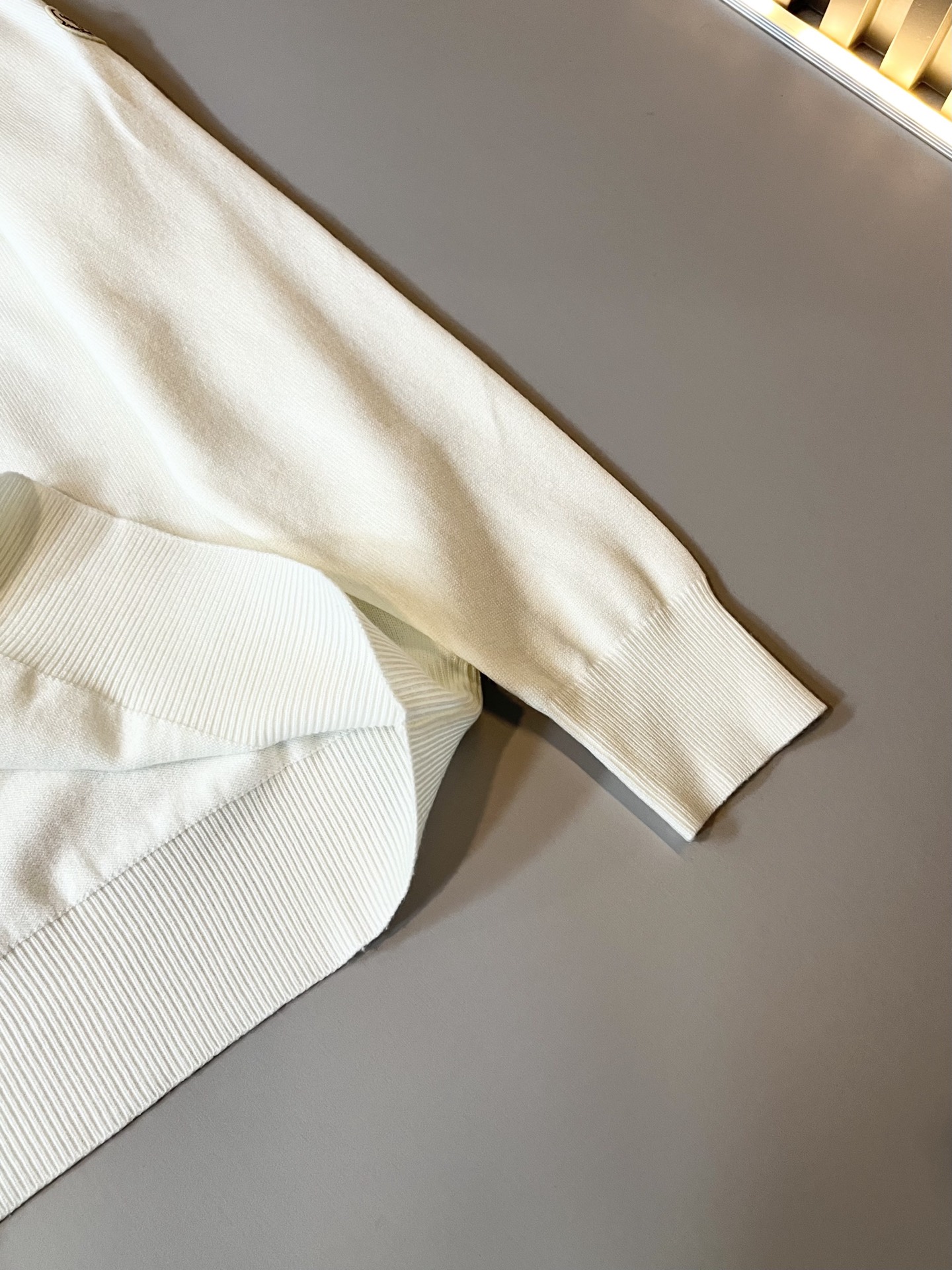 Moncl*r蒙*口 2025秋冬男女同款情侣款👫最新的贸易订单针织羊毛衫，全品相！！网红款！工艺采用针