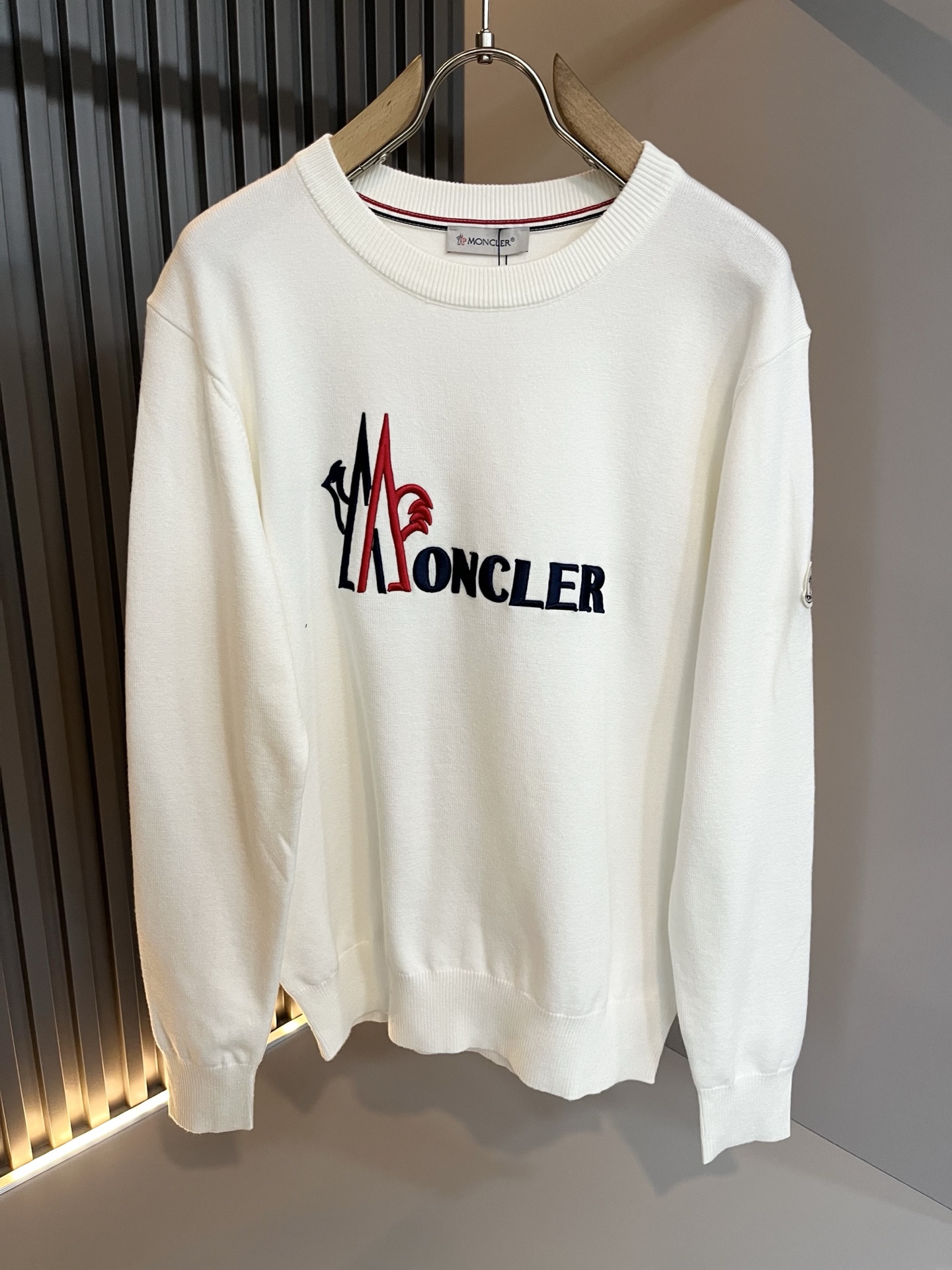 Moncl*r蒙*口 2025秋冬男女同款情侣款👫最新的贸易订单针织羊毛衫，全品相！！网红款！工艺采用针