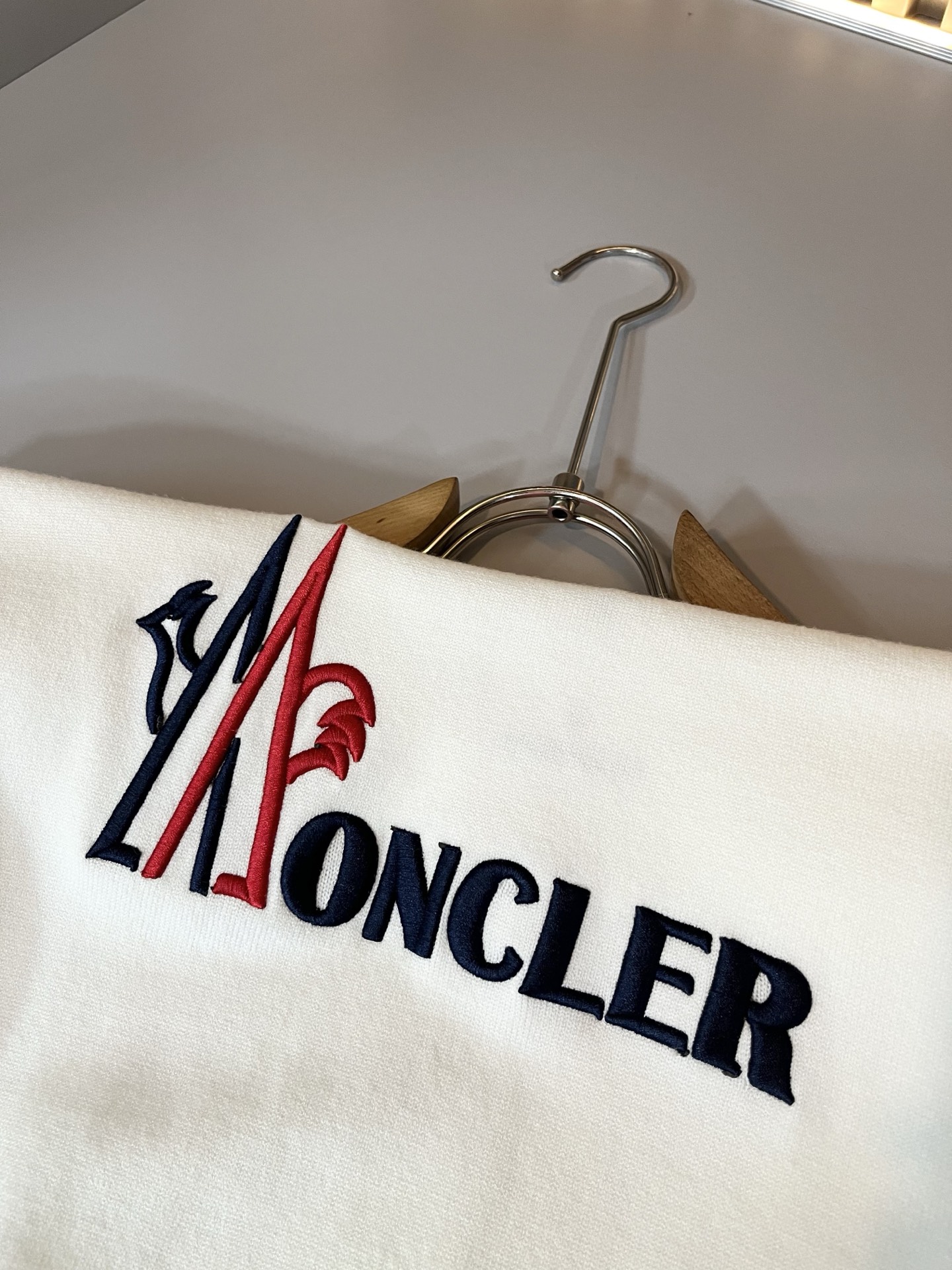 Moncl*r蒙*口 2025秋冬男女同款情侣款👫最新的贸易订单针织羊毛衫，全品相！！网红款！工艺采用针