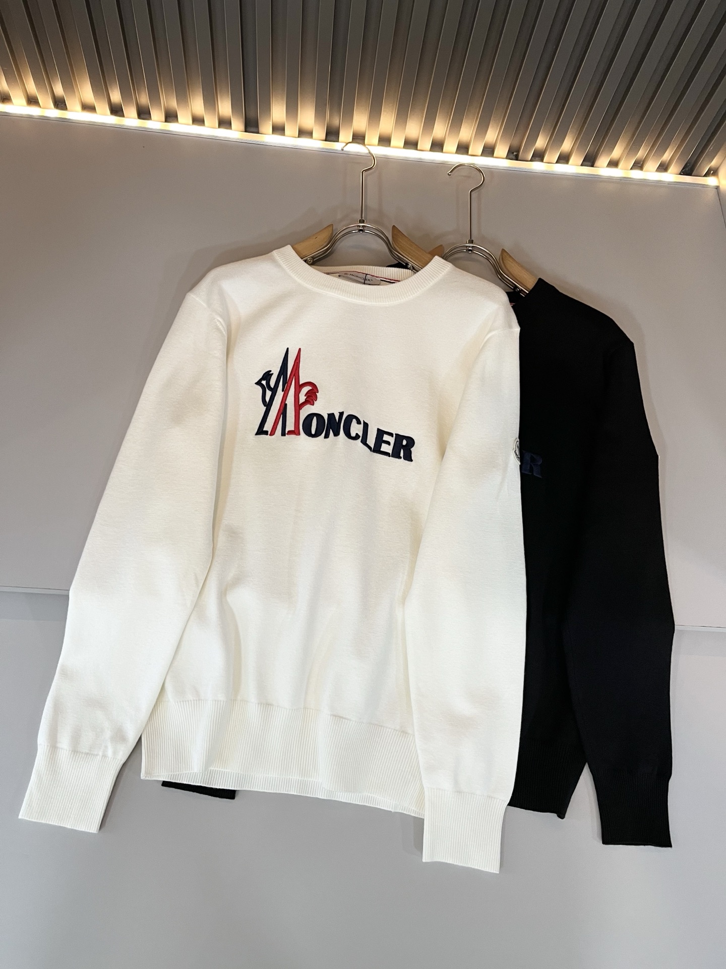 Moncl*r蒙*口 2025秋冬男女同款情侣款👫最新的贸易订单针织羊毛衫，全品相！！网红款！工艺采用针