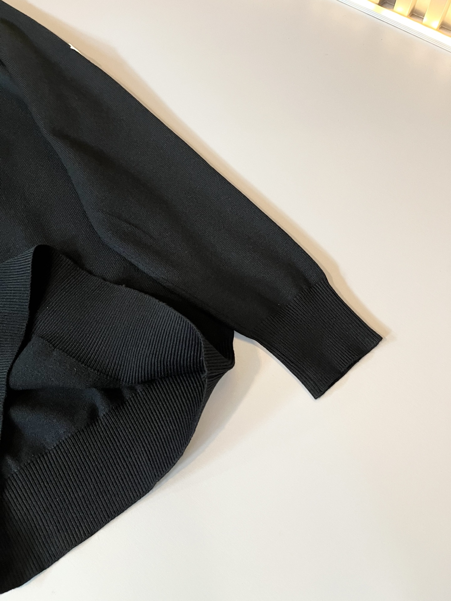 Moncl*r蒙*口 2025秋冬男女同款情侣款👫最新的贸易订单针织羊毛衫，全品相！！网红款！工艺采用针