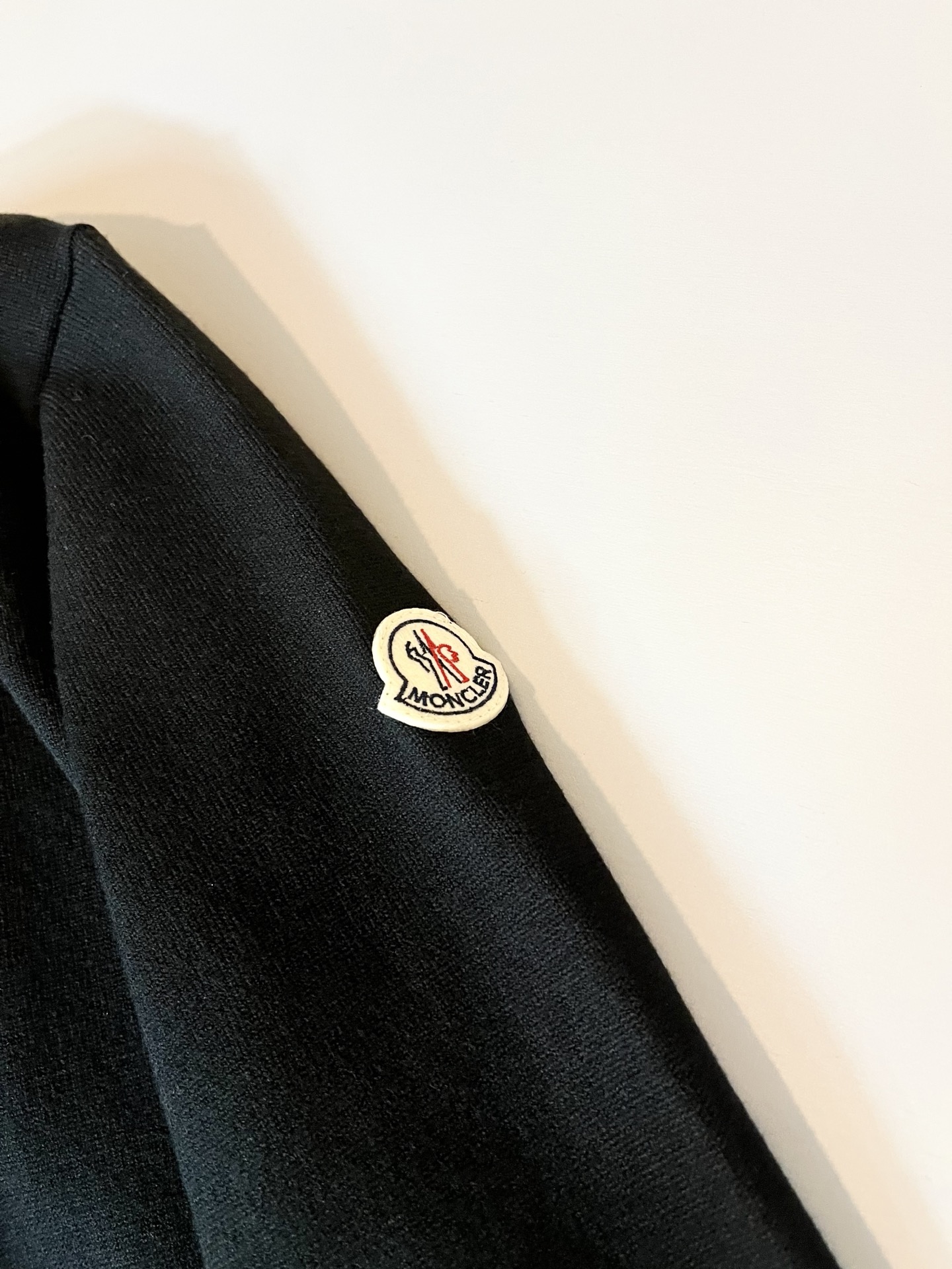 Moncl*r蒙*口 2025秋冬男女同款情侣款👫最新的贸易订单针织羊毛衫，全品相！！网红款！工艺采用针