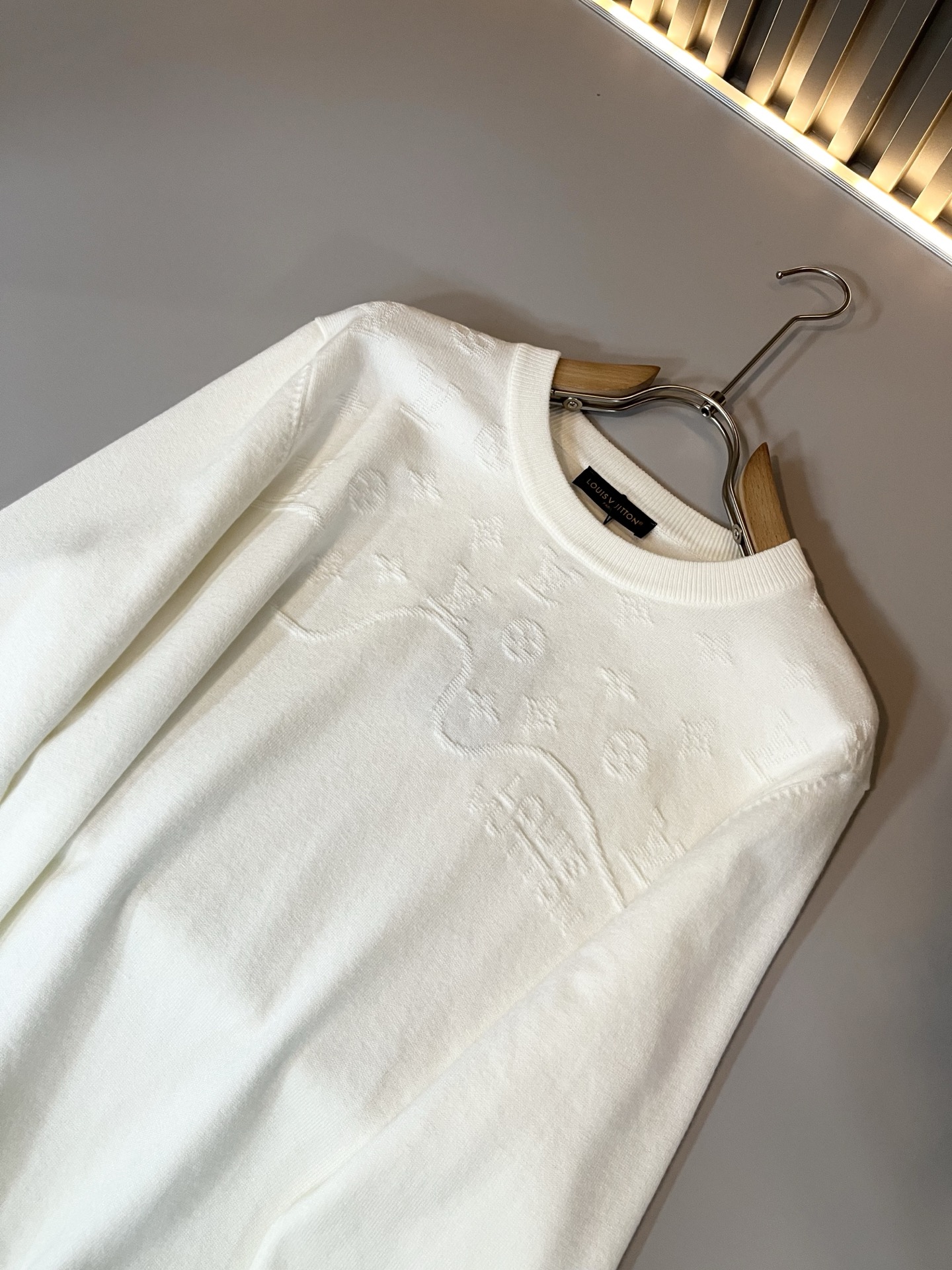 Louis Vuit*on 2025秋冬路易家族轻奢Monogram钩织针织羊毛衫！男女同款👫装饰！ 路