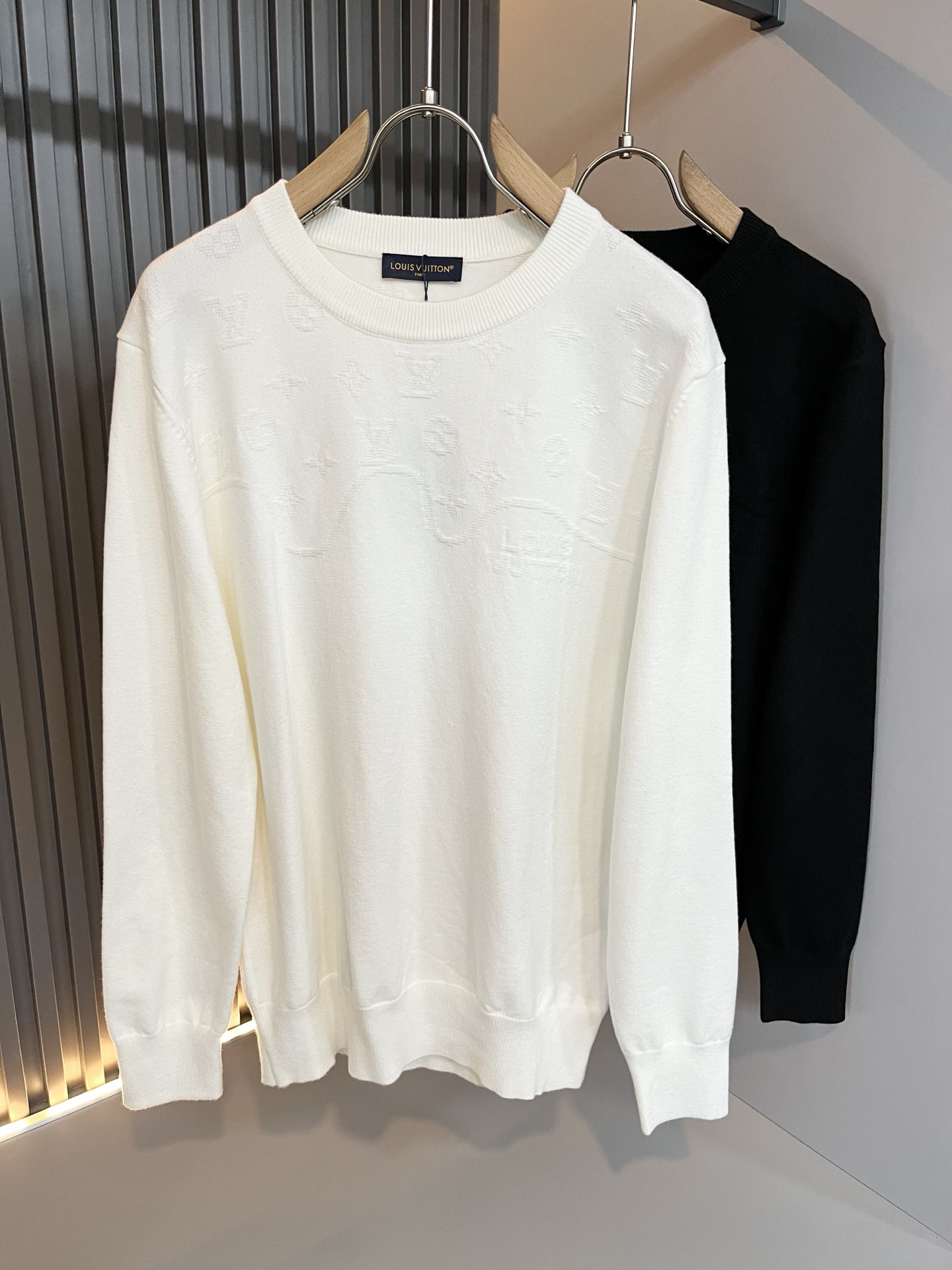 Louis Vuit*on 2025秋冬路易家族轻奢Monogram钩织针织羊毛衫！男女同款👫装饰！ 路
