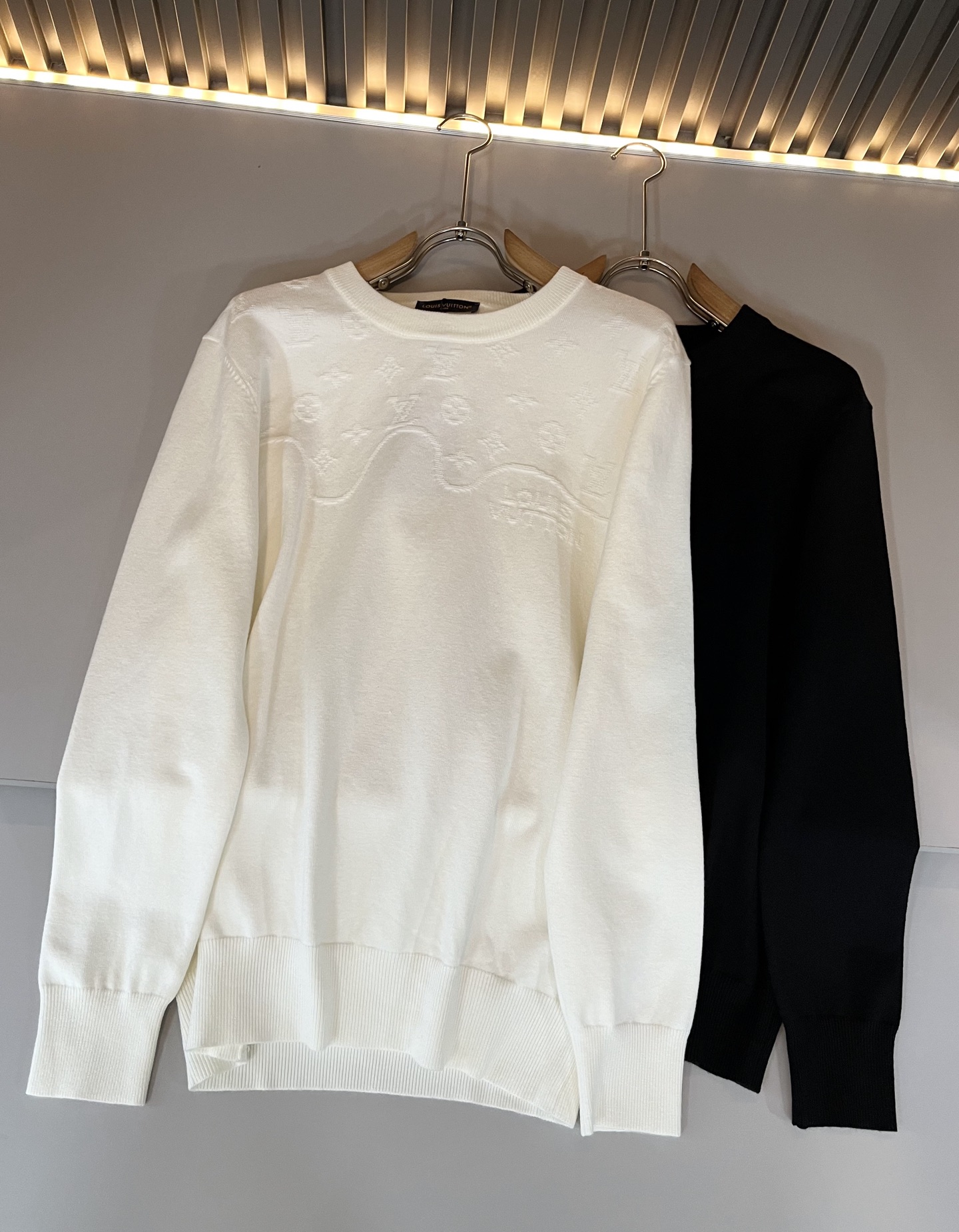 Louis Vuit*on 2025秋冬路易家族轻奢Monogram钩织针织羊毛衫！男女同款👫装饰！ 路