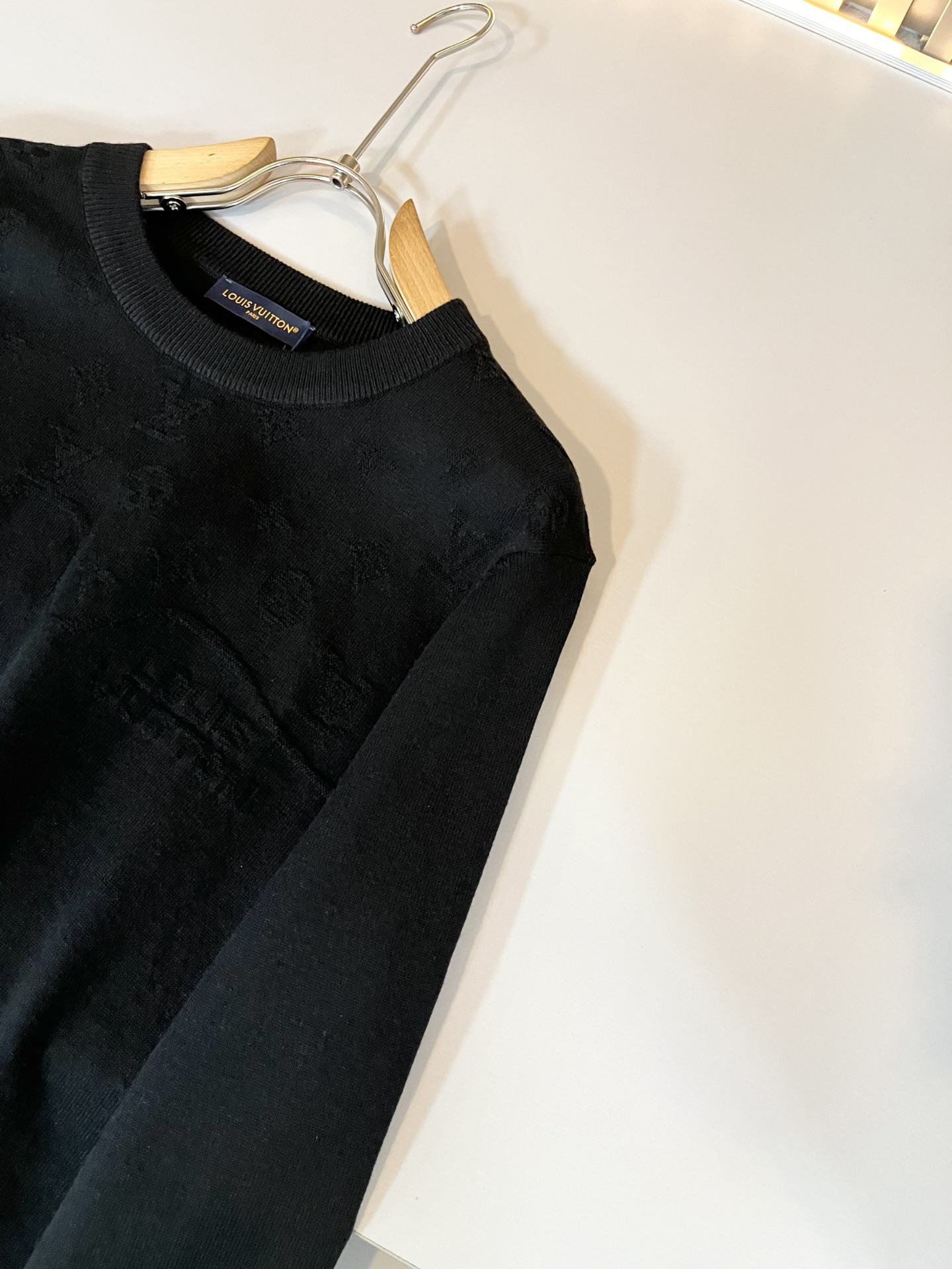 Louis Vuit*on 2025秋冬路易家族轻奢Monogram钩织针织羊毛衫！男女同款👫装饰！ 路