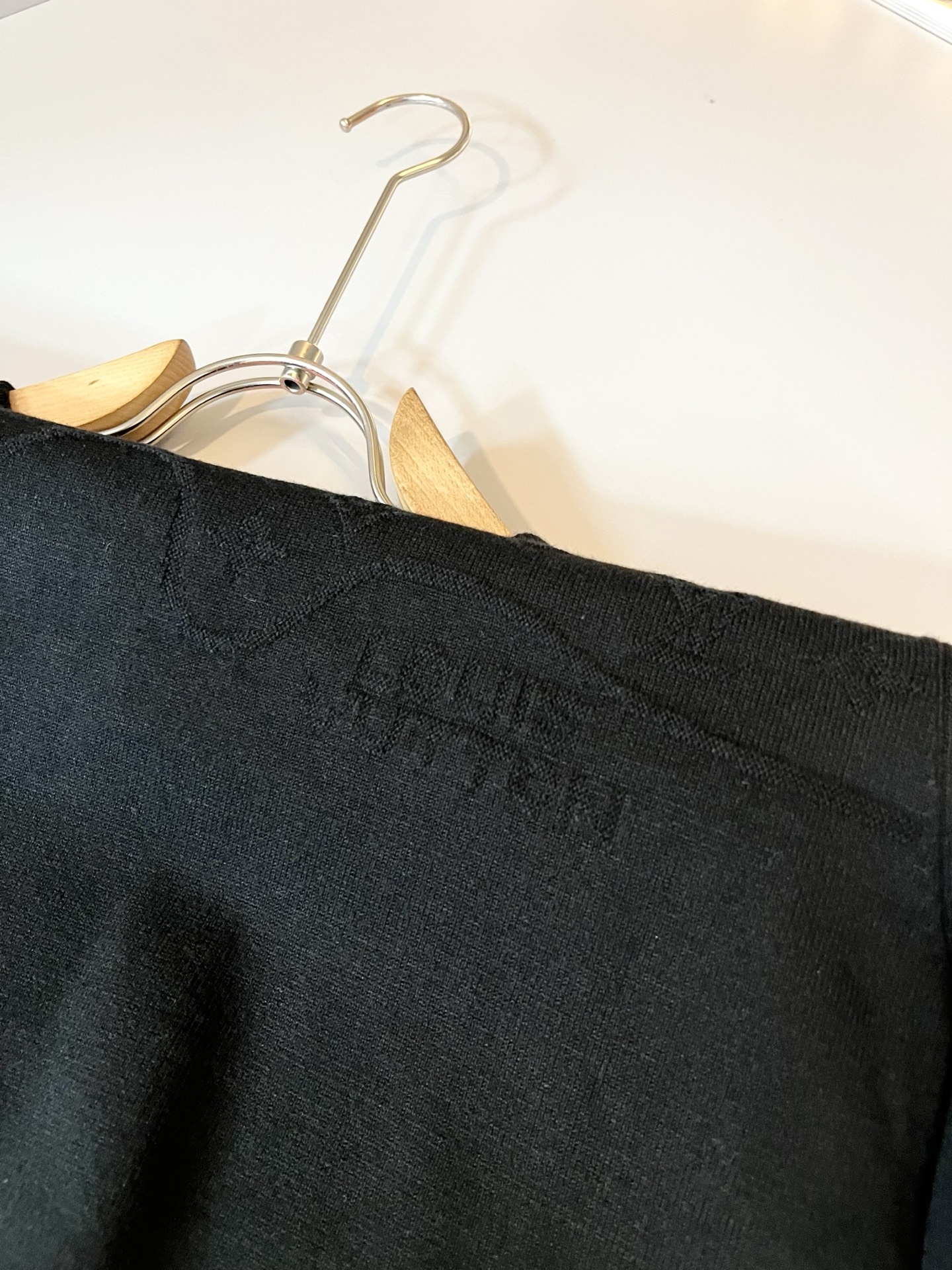 Louis Vuit*on 2025秋冬路易家族轻奢Monogram钩织针织羊毛衫！男女同款👫装饰！ 路