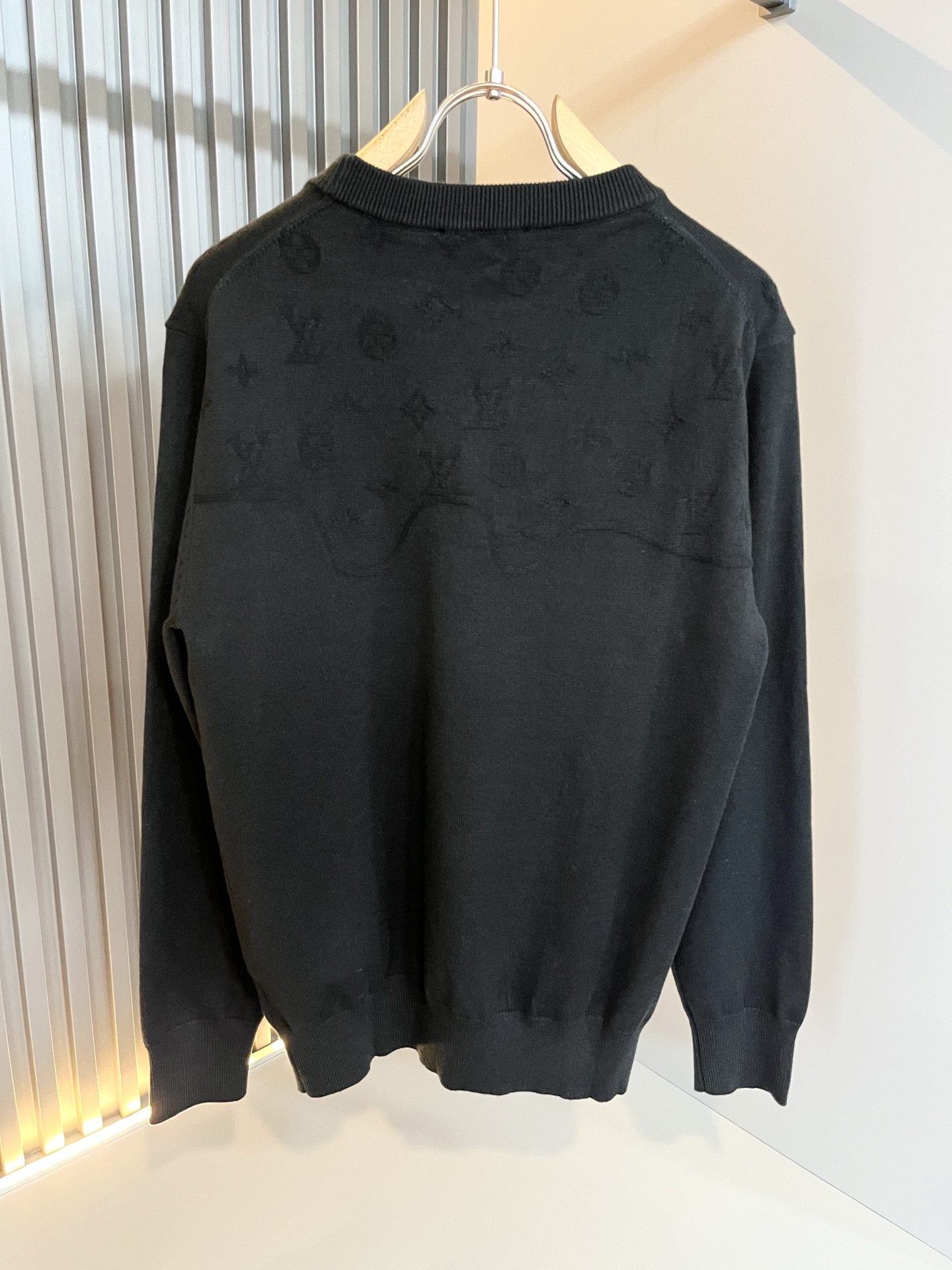 Louis Vuit*on 2025秋冬路易家族轻奢Monogram钩织针织羊毛衫！男女同款👫装饰！ 路