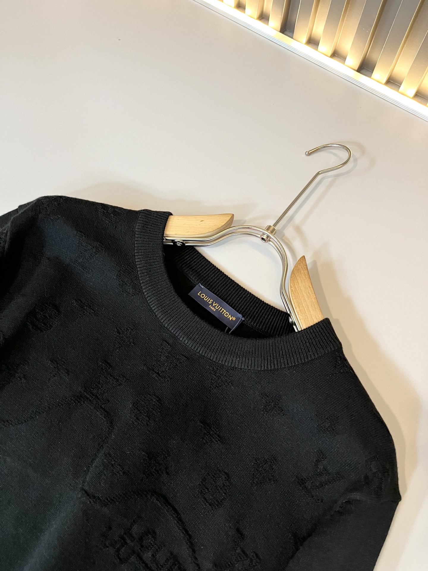 Louis Vuit*on 2025秋冬路易家族轻奢Monogram钩织针织羊毛衫！男女同款👫装饰！ 路