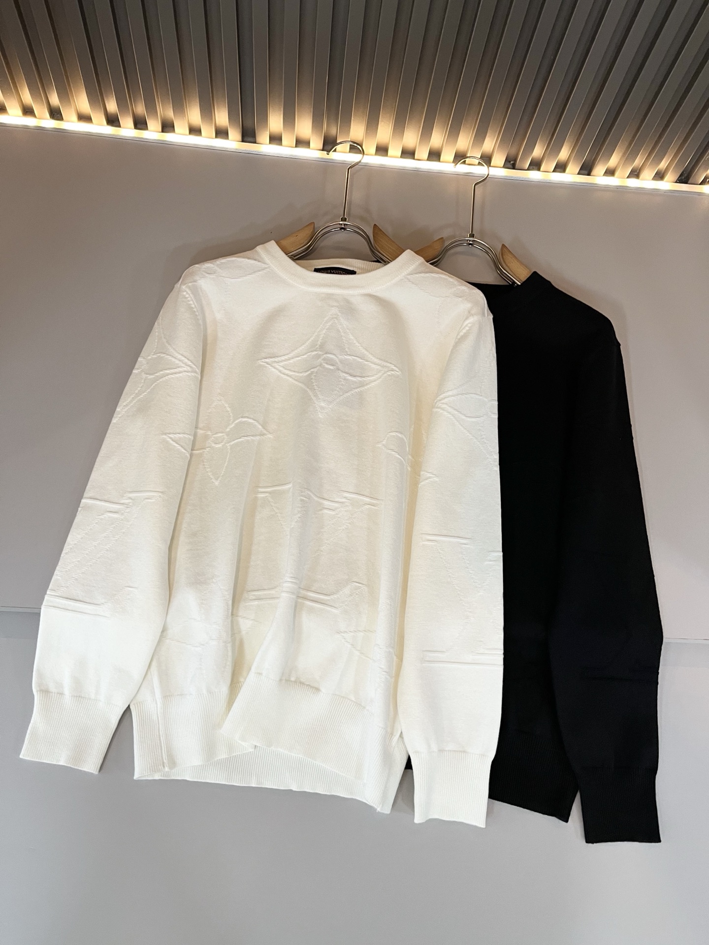 Louis Vuit*on 2025秋冬路易家族轻奢Monogram钩织针织羊毛衫！男女同款👫装饰！ 路