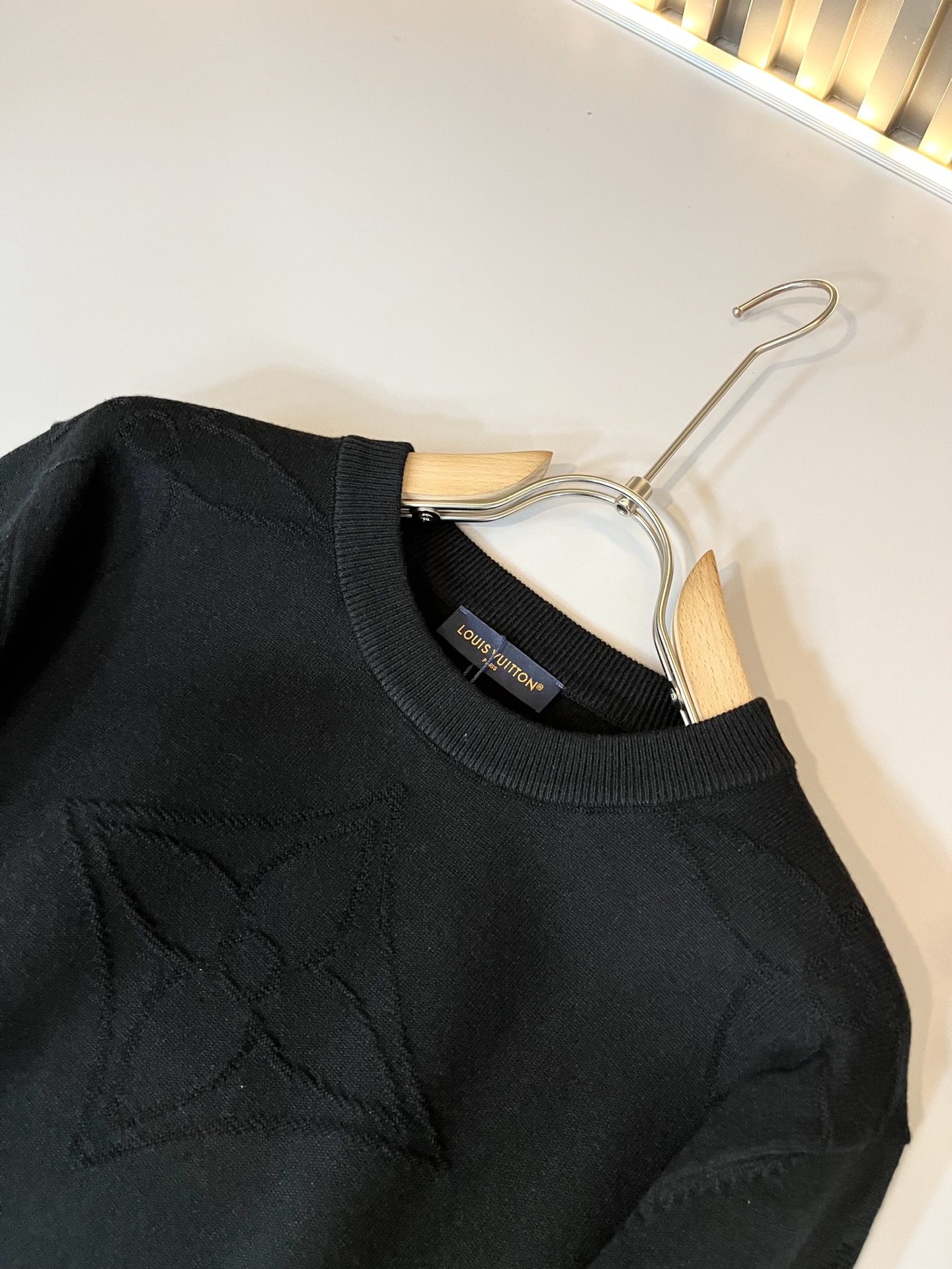 Louis Vuit*on 2025秋冬路易家族轻奢Monogram钩织针织羊毛衫！男女同款👫装饰！ 路