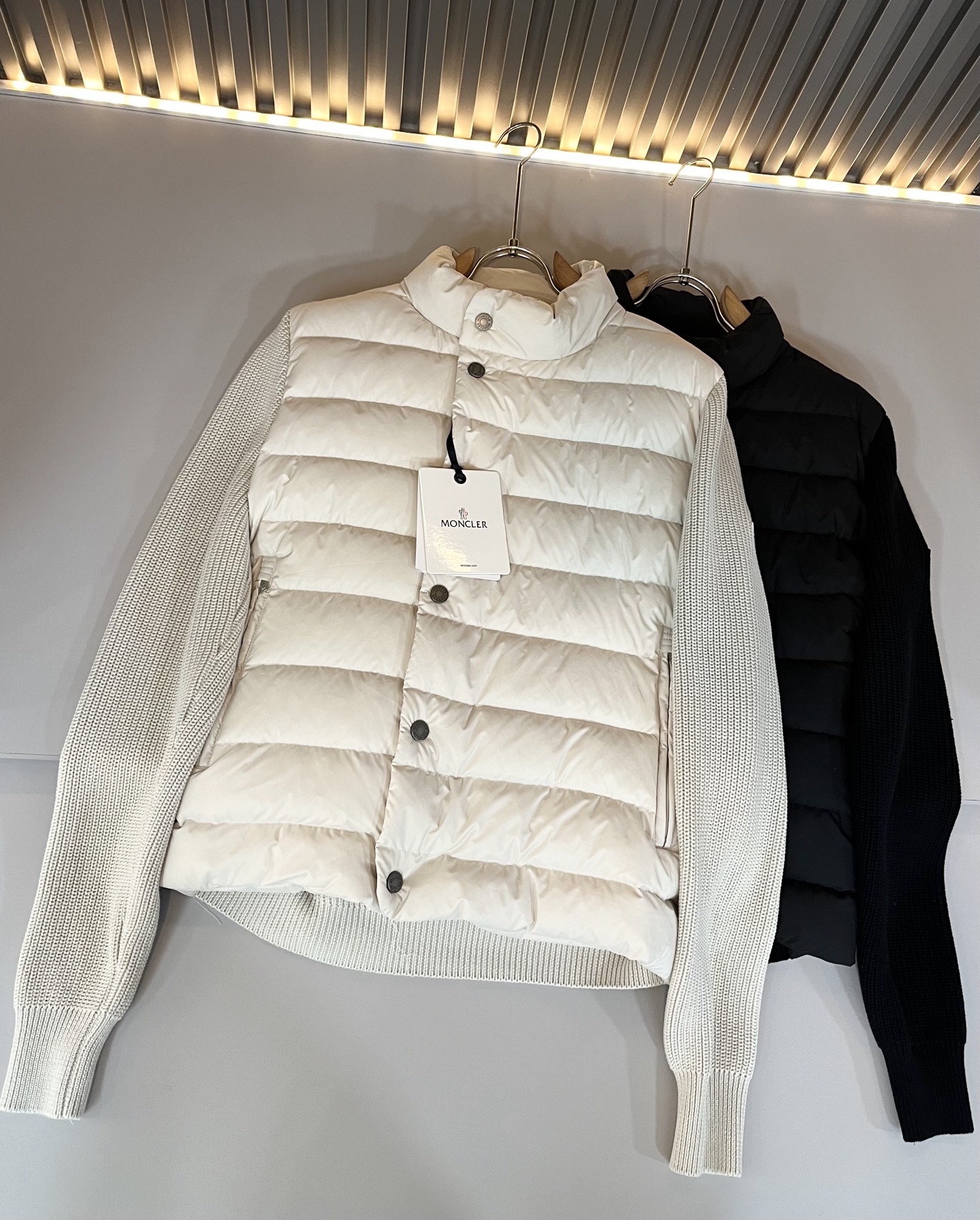 Monc*ler蒙*口 2025秋冬经典羽绒拼接羊毛夹克外套，都市时尚休闲款！面料超软面料帅酷爆款夹克外