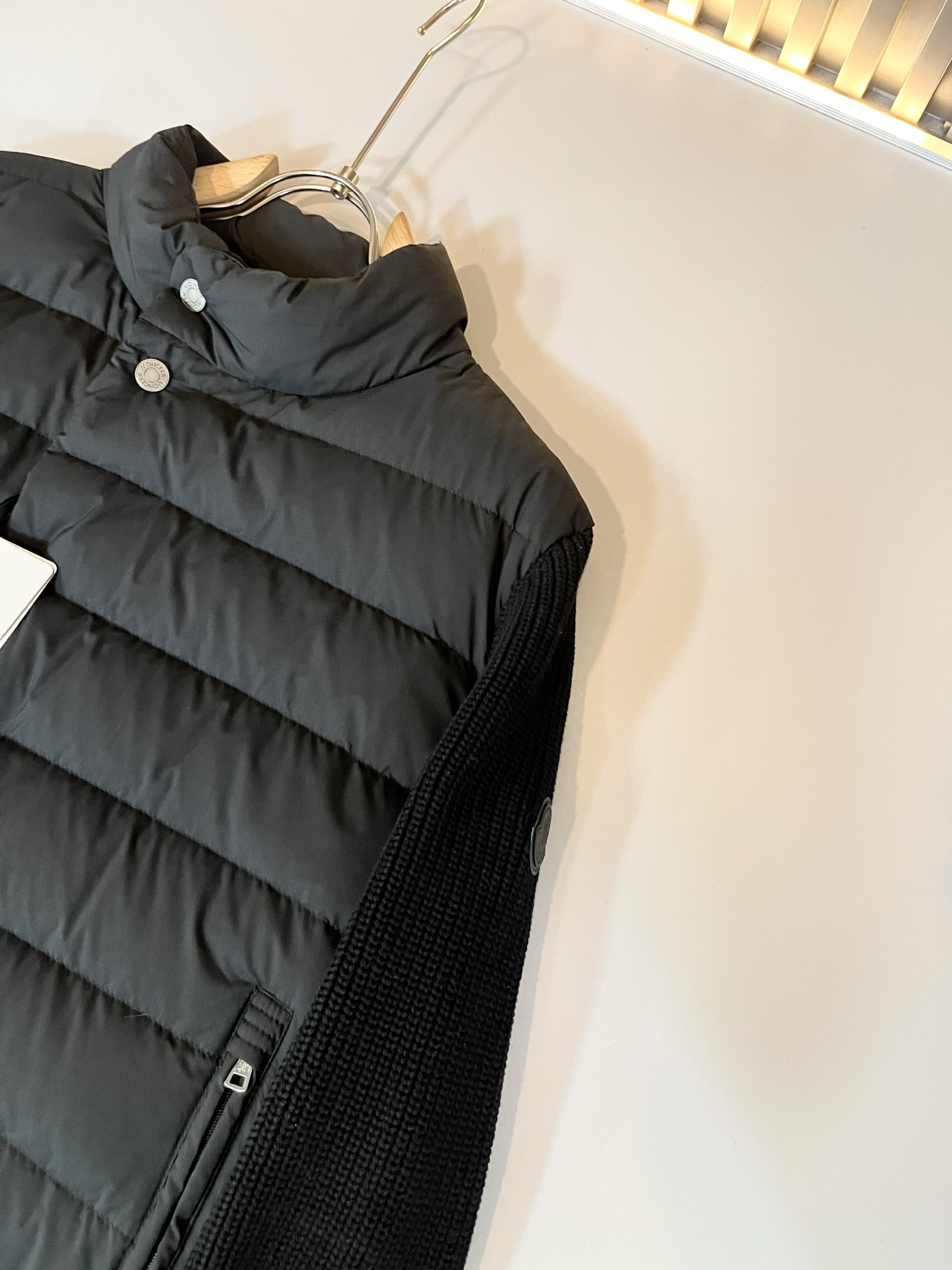 Monc*ler蒙*口 2025秋冬经典羽绒拼接羊毛夹克外套，都市时尚休闲款！面料超软面料帅酷爆款夹克外