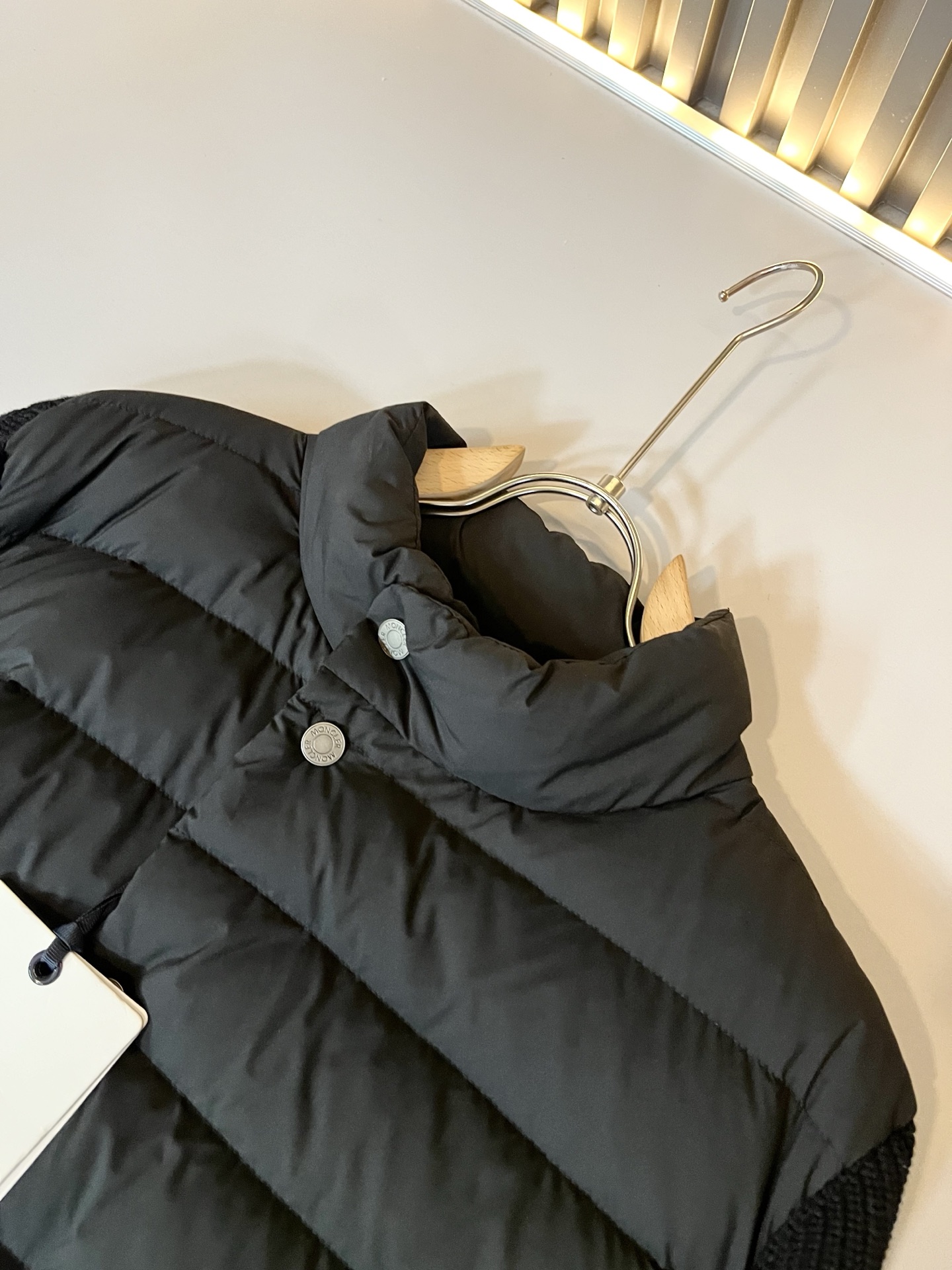 Monc*ler蒙*口 2025秋冬经典羽绒拼接羊毛夹克外套，都市时尚休闲款！面料超软面料帅酷爆款夹克外