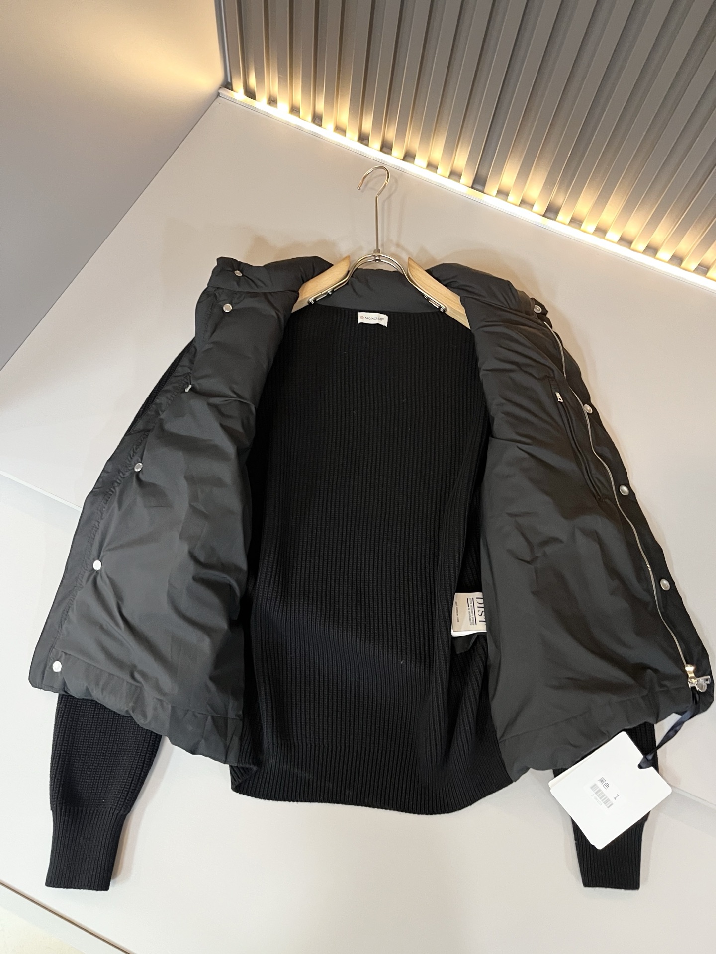 Monc*ler蒙*口 2025秋冬经典羽绒拼接羊毛夹克外套，都市时尚休闲款！面料超软面料帅酷爆款夹克外