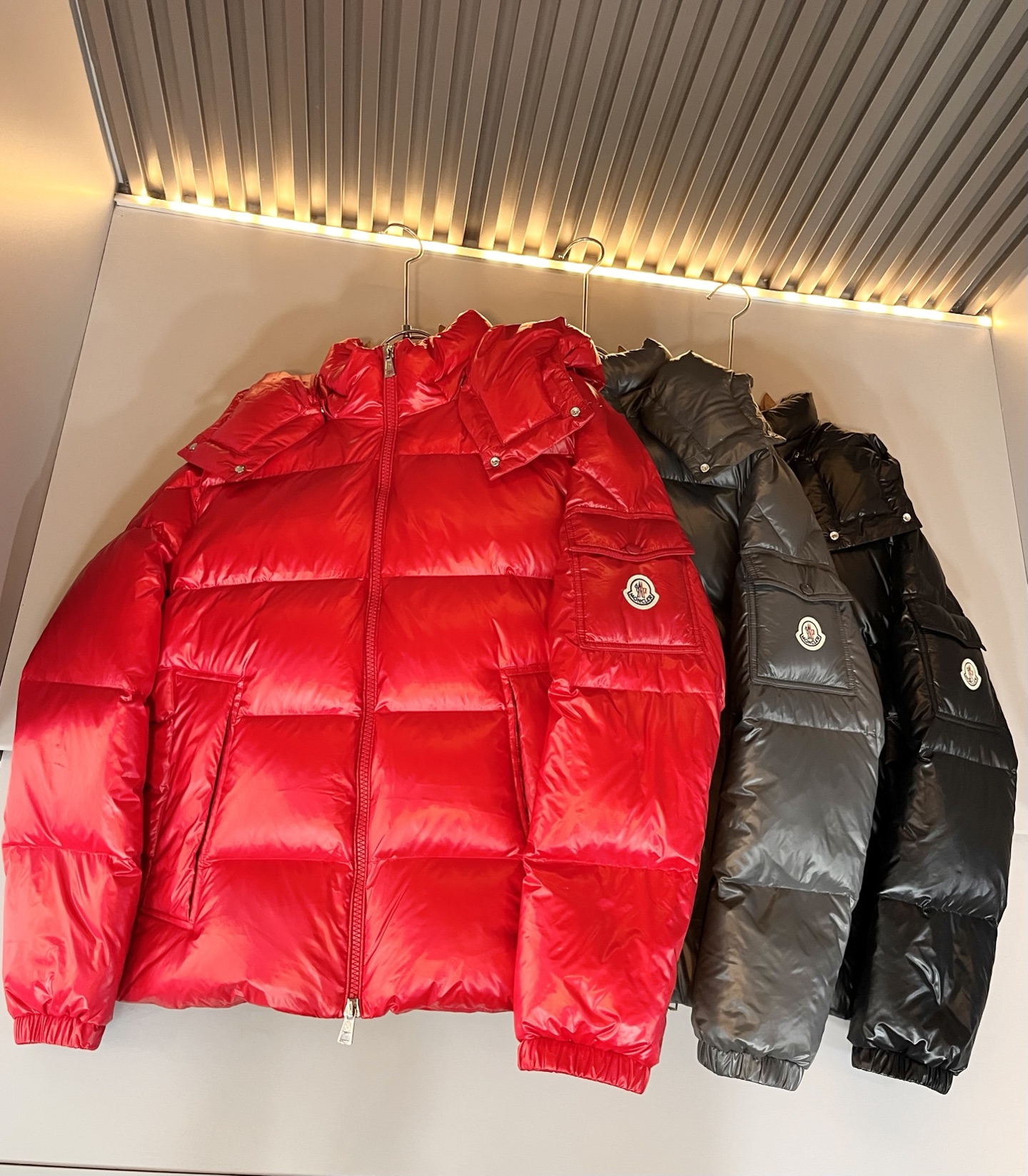 Mon*ler蒙口 2025秋冬新款男女同款👫羽绒服 ！年度的压轴款登场...匠心技艺于一身的经典款.高