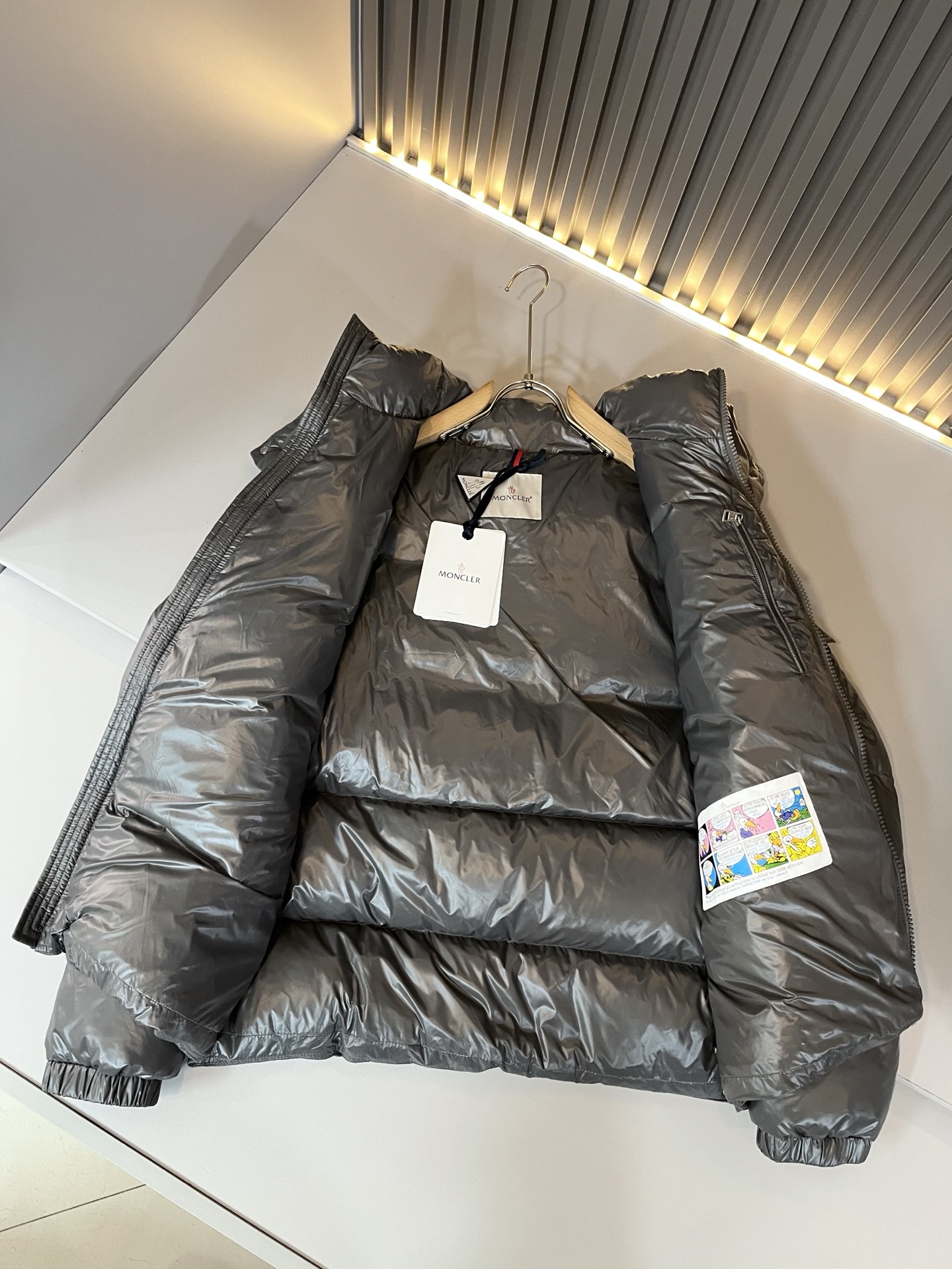 Mon*ler蒙口 2025秋冬新款男女同款👫羽绒服 ！年度的压轴款登场...匠心技艺于一身的经典款.高