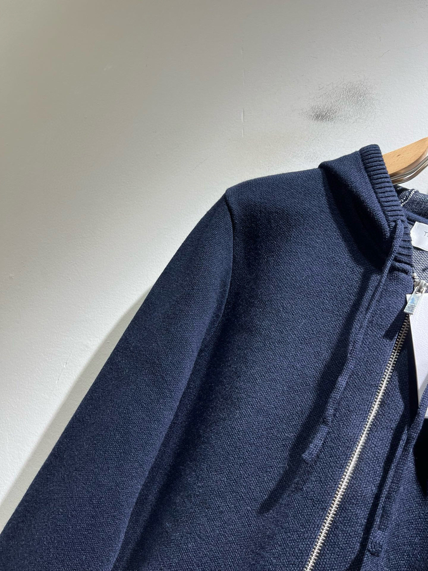 ThomBrow*e汤姆*朗2025秋冬新款男女同款👫拉链针织连帽羊毛衫，今年的专柜新品，男女同款👫超软