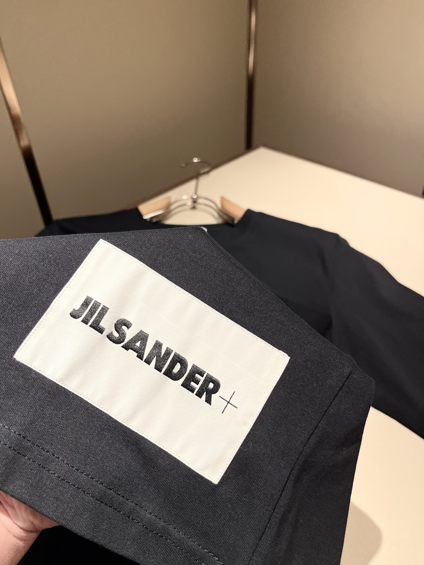 JIL SANDER 2025秋季新款男女同款👫长袖打底衫，户外品牌可能大家第一想到的就是加拿大鹅、始祖