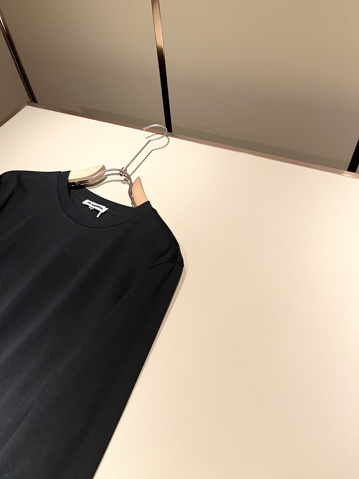 JIL SANDER 2025秋季新款男女同款👫长袖打底衫，户外品牌可能大家第一想到的就是加拿大鹅、始祖