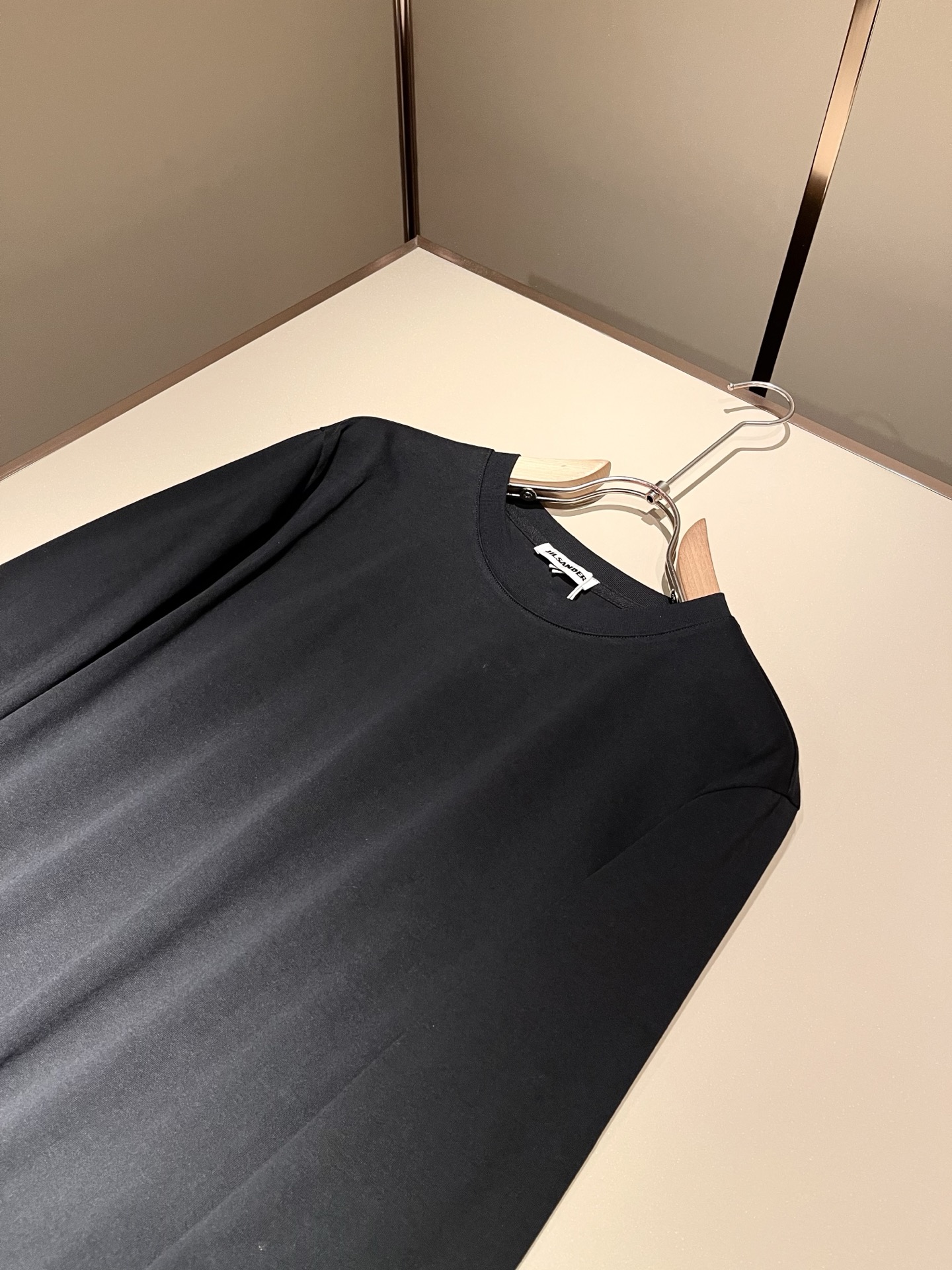 JIL SANDER 2025秋季新款男女同款👫长袖打底衫，户外品牌可能大家第一想到的就是加拿大鹅、始祖