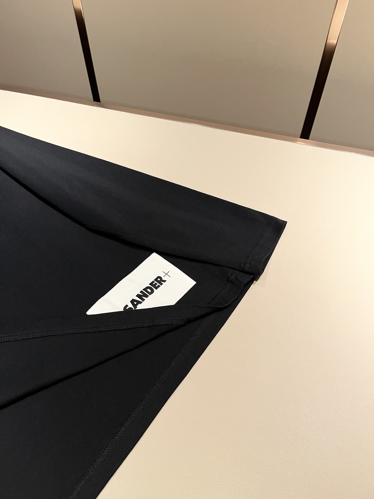 JIL SANDER 2025秋季新款男女同款👫长袖打底衫，户外品牌可能大家第一想到的就是加拿大鹅、始祖