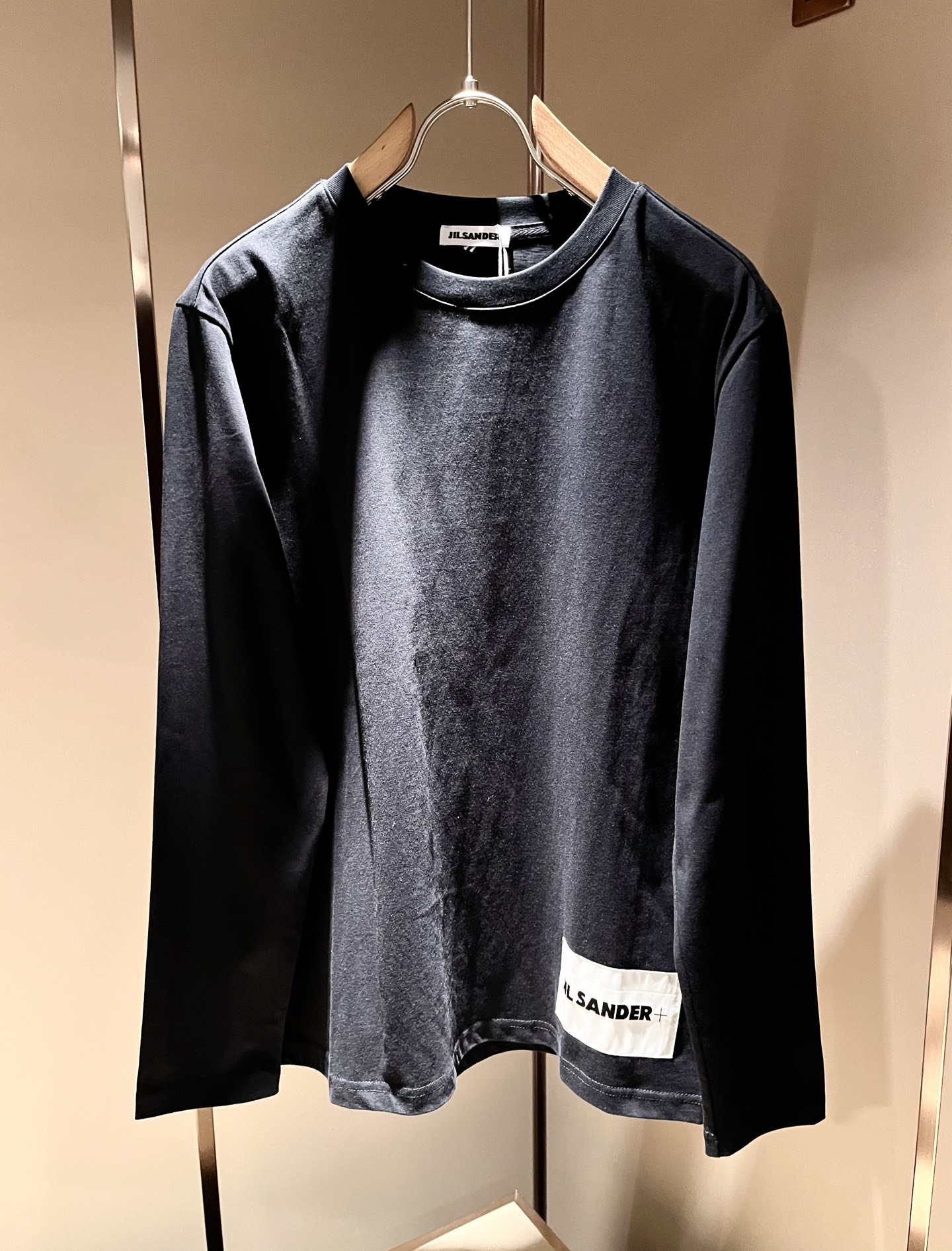 JIL SANDER 2025秋季新款男女同款👫长袖打底衫，户外品牌可能大家第一想到的就是加拿大鹅、始祖