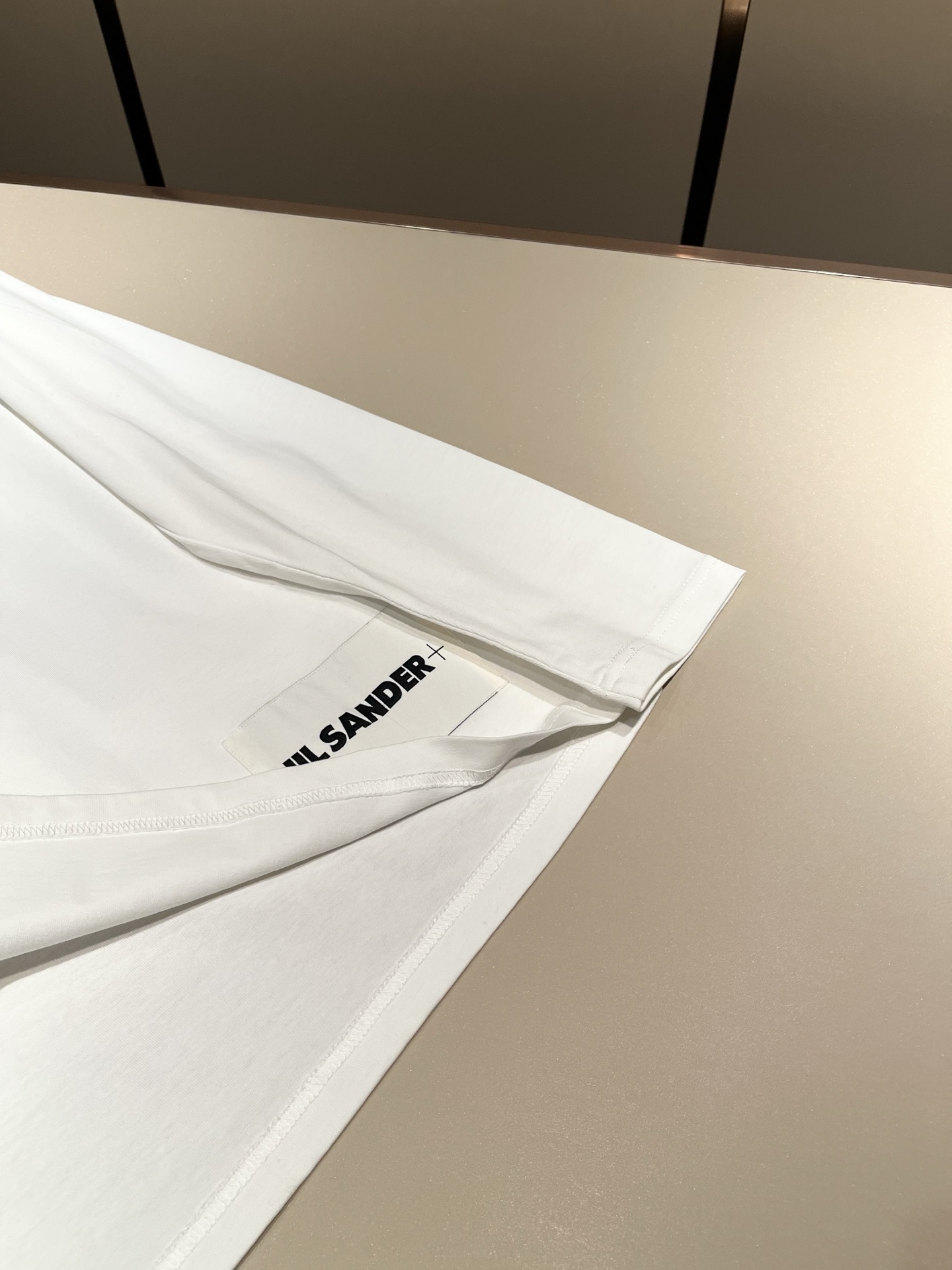 JIL SANDER 2025秋季新款男女同款👫长袖打底衫，户外品牌可能大家第一想到的就是加拿大鹅、始祖