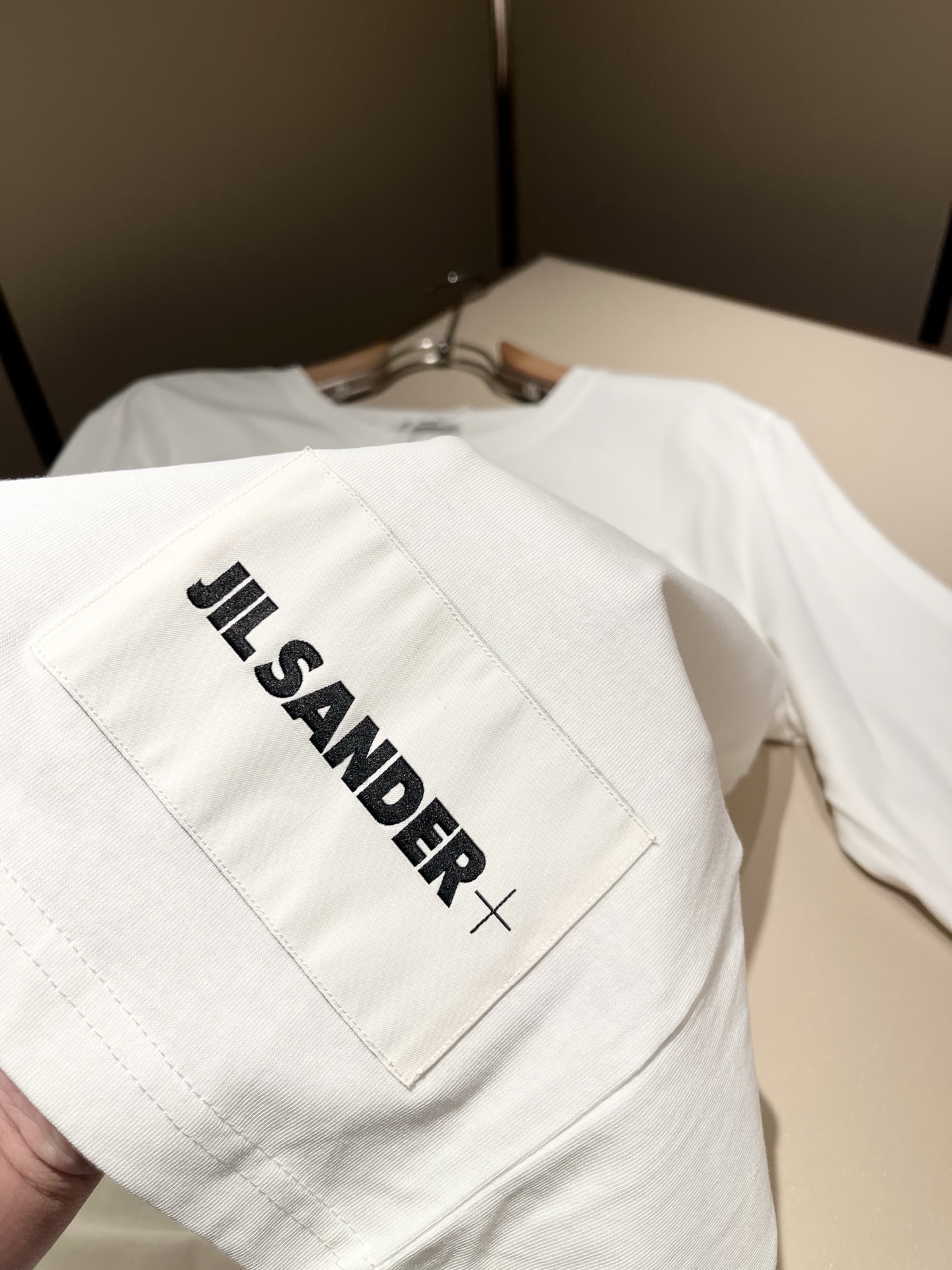 JIL SANDER 2025秋季新款男女同款👫长袖打底衫，户外品牌可能大家第一想到的就是加拿大鹅、始祖