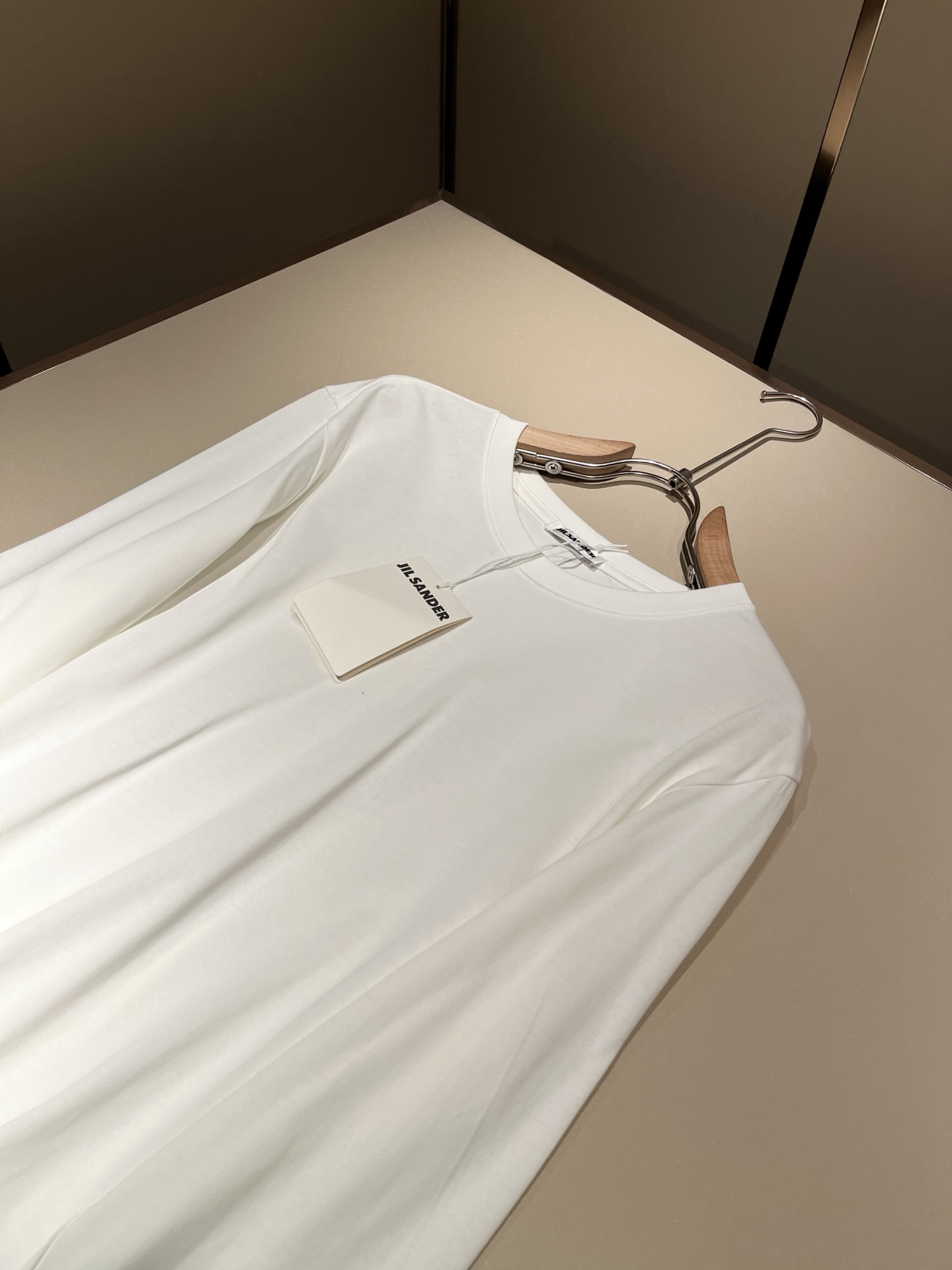 JIL SANDER 2025秋季新款男女同款👫长袖打底衫，户外品牌可能大家第一想到的就是加拿大鹅、始祖