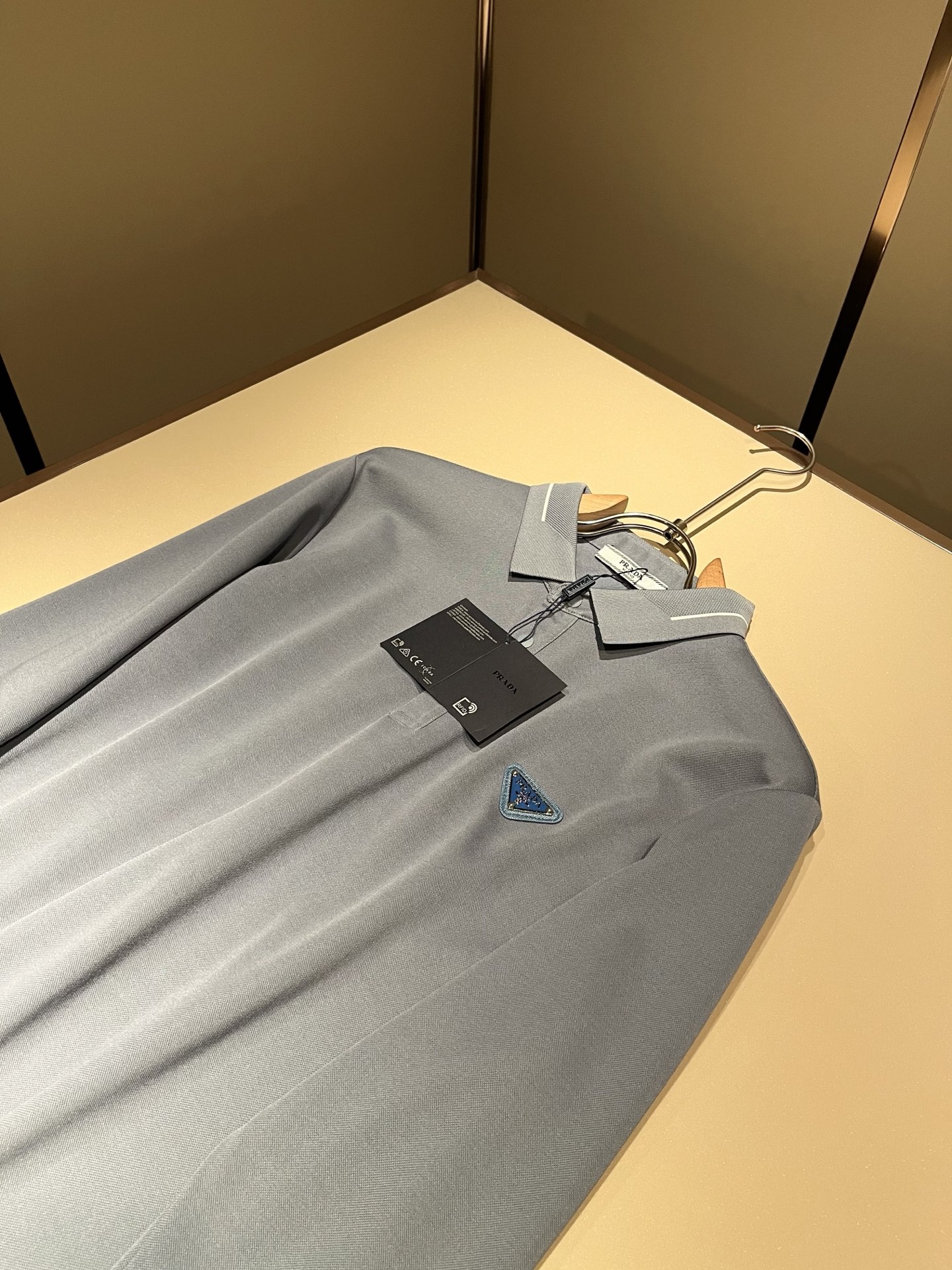 Prad*普*达 2025秋冬季新款经典元素Polo衫，经典大方的款式，可以穿十年都还是流行的那种，你一