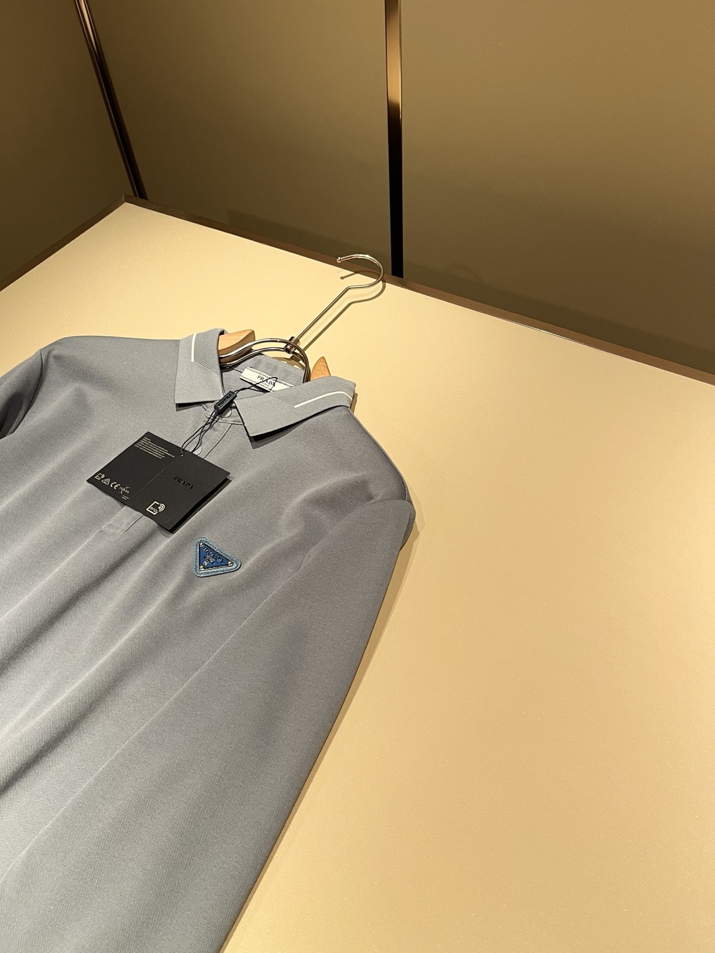 Prad*普*达 2025秋冬季新款经典元素Polo衫，经典大方的款式，可以穿十年都还是流行的那种，你一