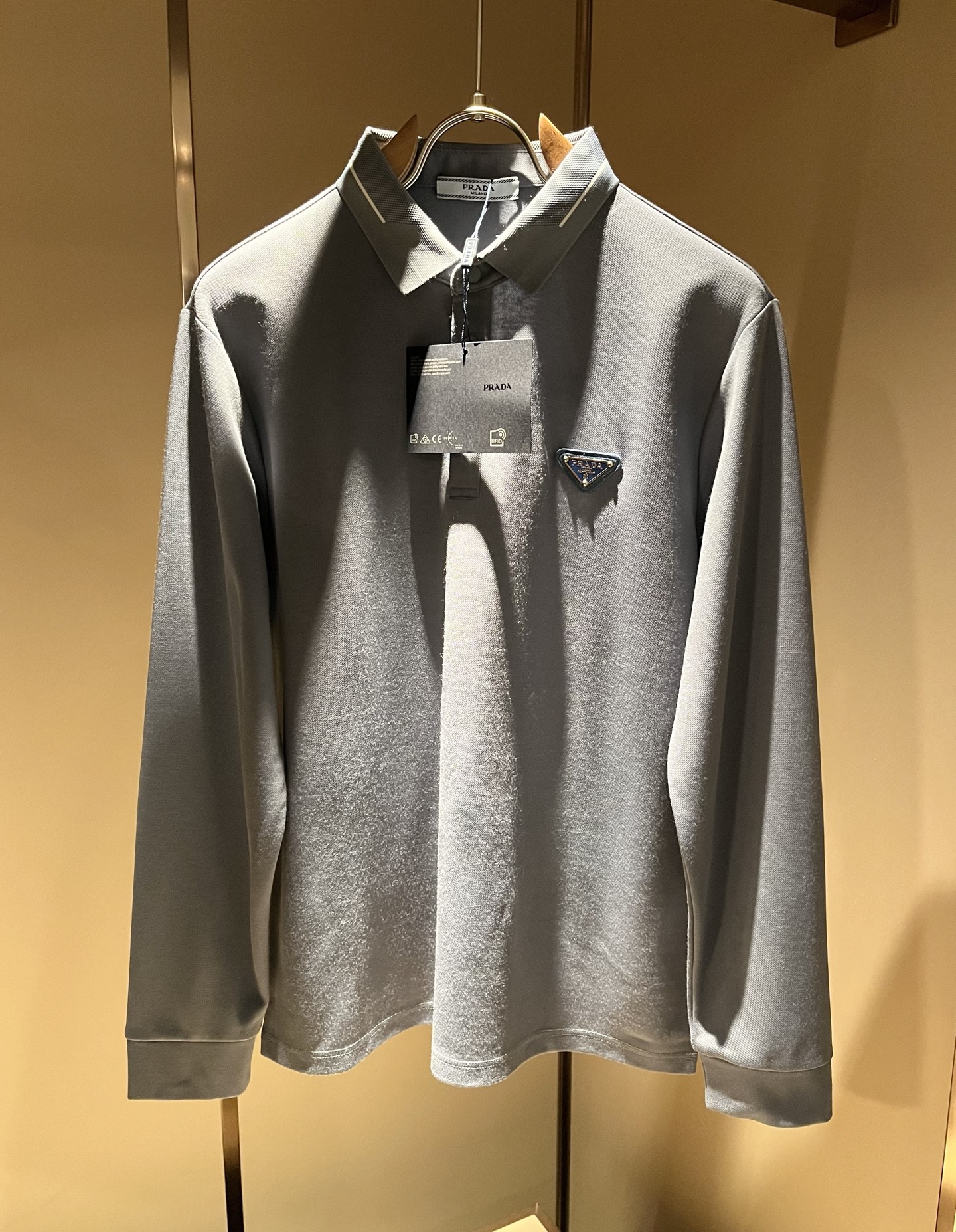 Prad*普*达 2025秋冬季新款经典元素Polo衫，经典大方的款式，可以穿十年都还是流行的那种，你一