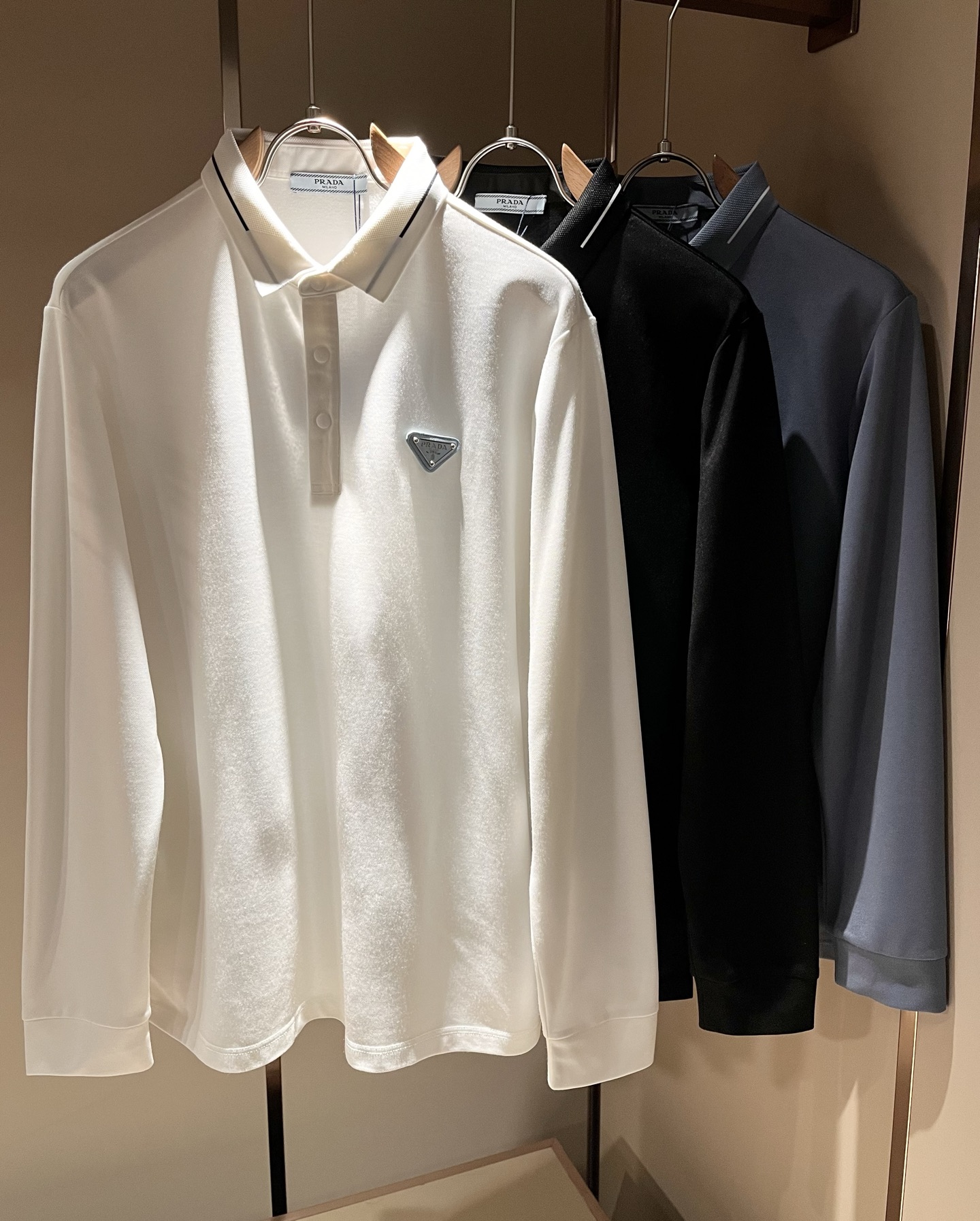 Prad*普*达 2025秋冬季新款经典元素Polo衫，经典大方的款式，可以穿十年都还是流行的那种，你一
