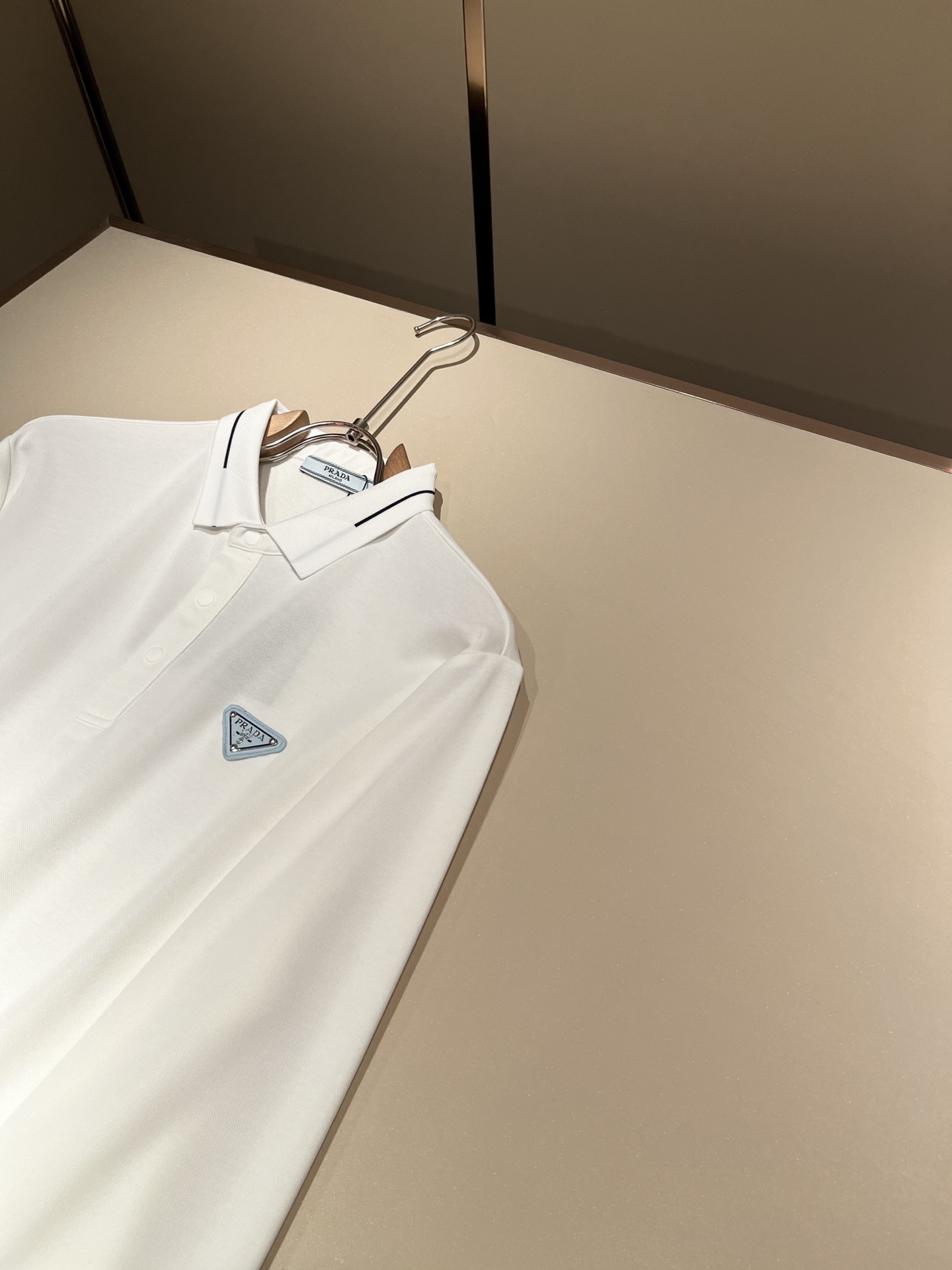 Prad*普*达 2025秋冬季新款经典元素Polo衫，经典大方的款式，可以穿十年都还是流行的那种，你一