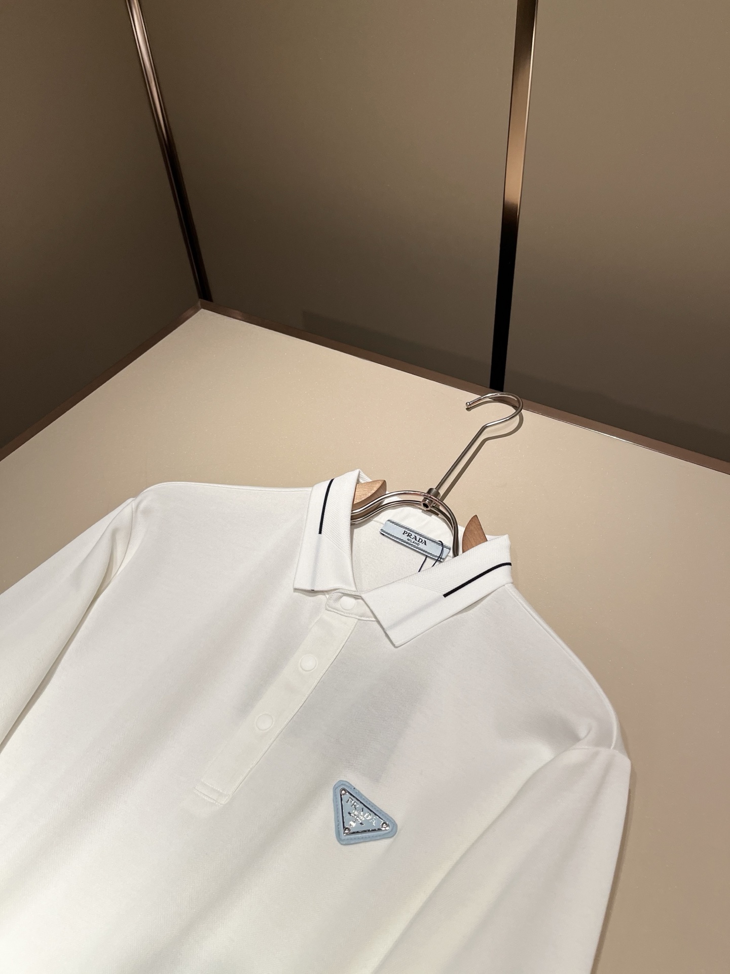 Prad*普*达 2025秋冬季新款经典元素Polo衫，经典大方的款式，可以穿十年都还是流行的那种，你一