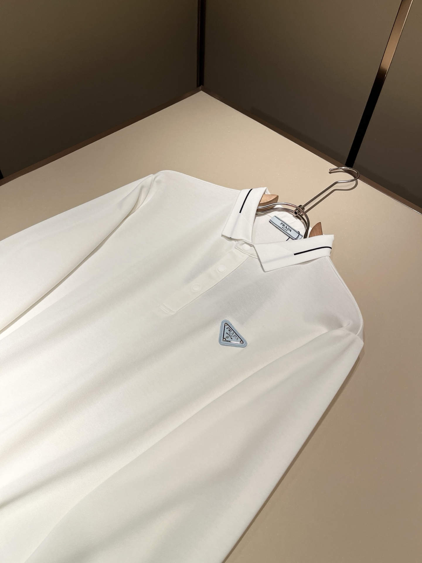 Prad*普*达 2025秋冬季新款经典元素Polo衫，经典大方的款式，可以穿十年都还是流行的那种，你一