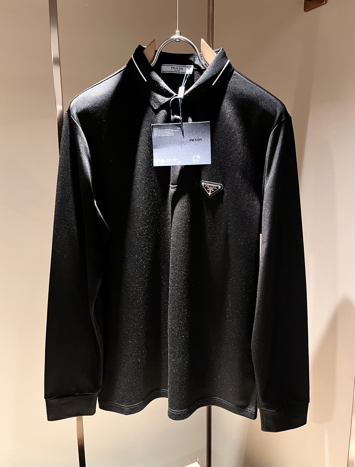 Prad*普*达 2025秋冬季新款经典元素Polo衫，经典大方的款式，可以穿十年都还是流行的那种，你一