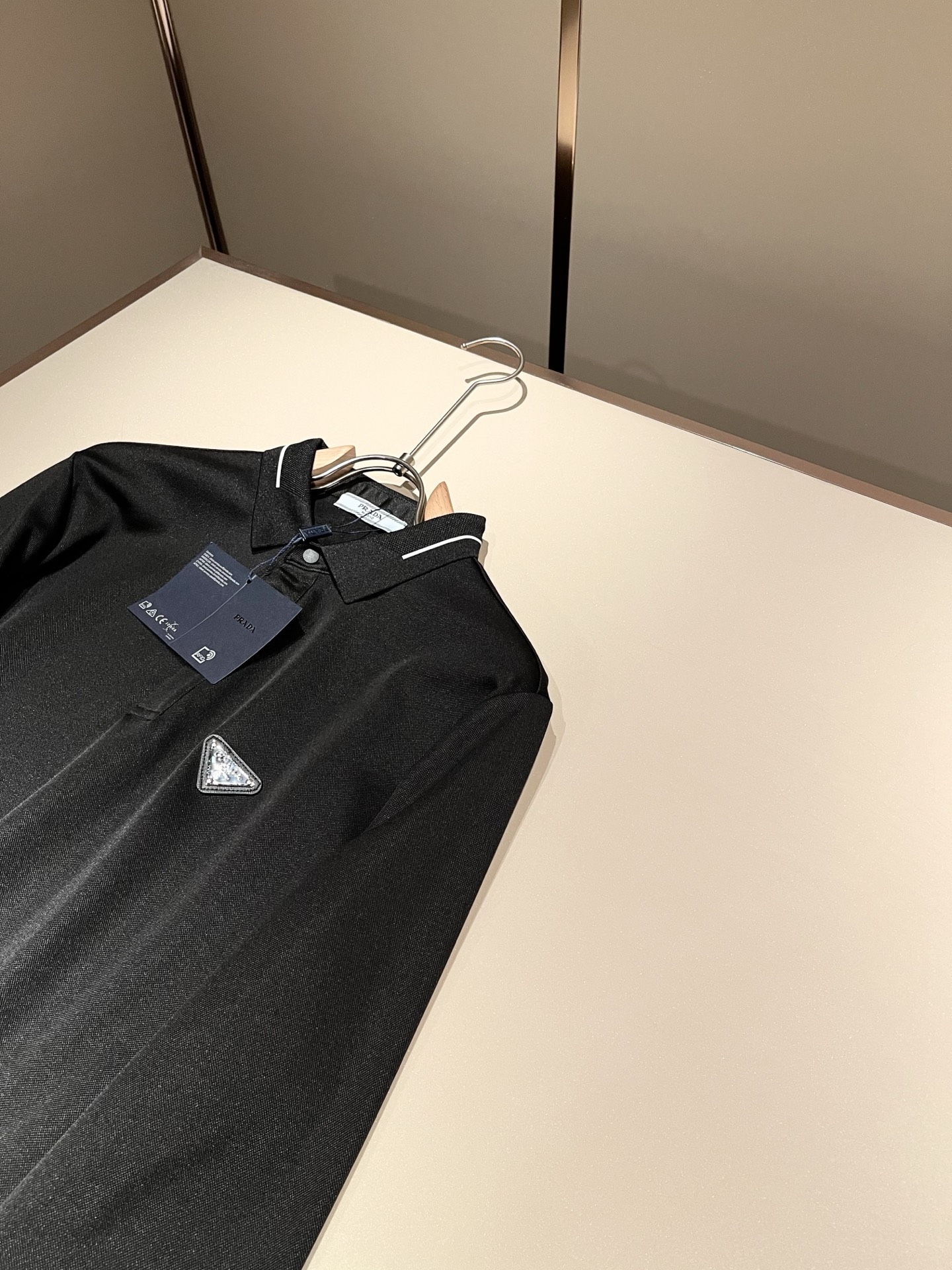 Prad*普*达 2025秋冬季新款经典元素Polo衫，经典大方的款式，可以穿十年都还是流行的那种，你一