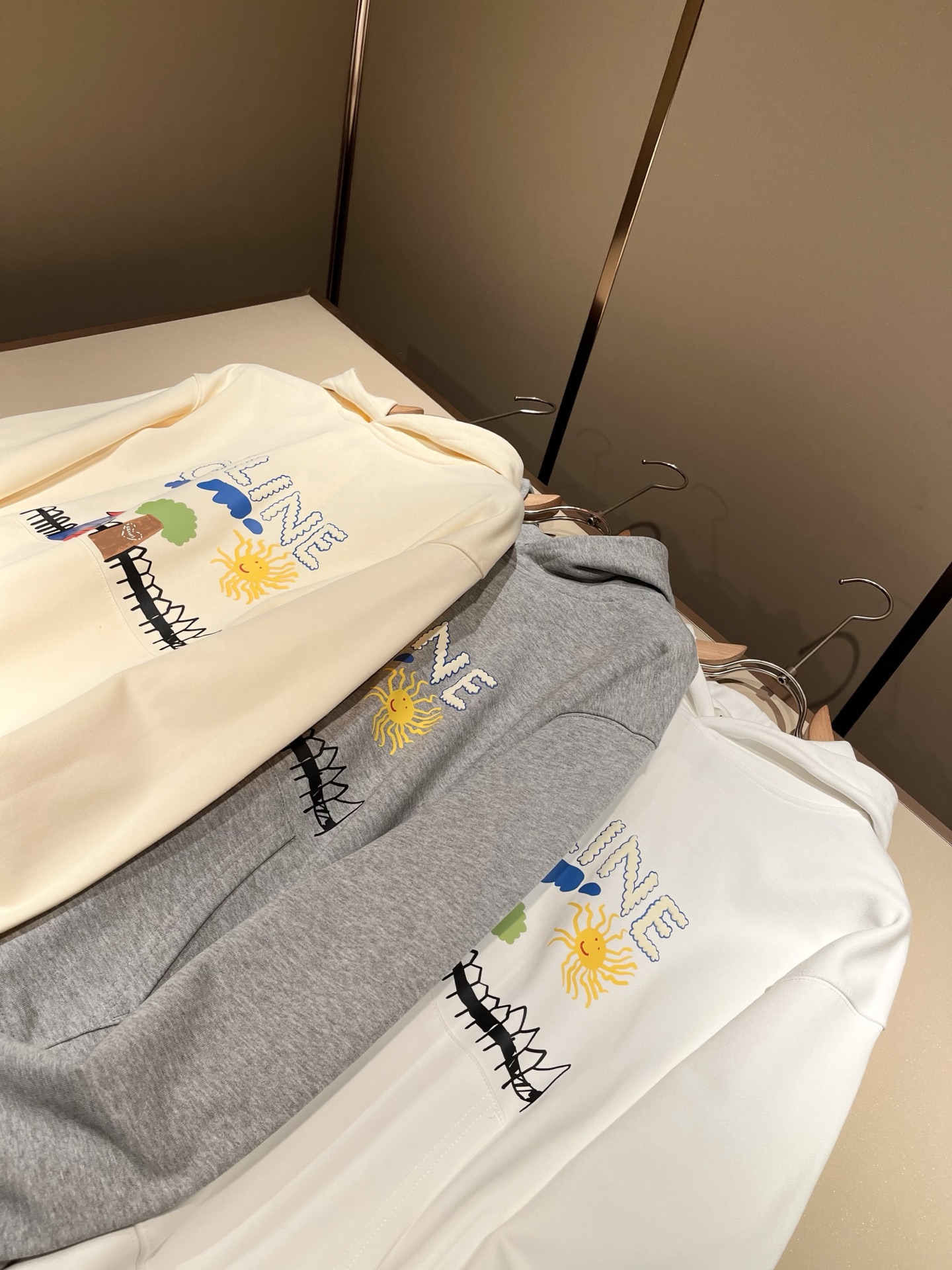 CELIN*瑟琳 2025秋冬新款时尚休闲连帽卫衣，贸易公司渠道稀出，同步官网发售！25年秋季时尚新款推